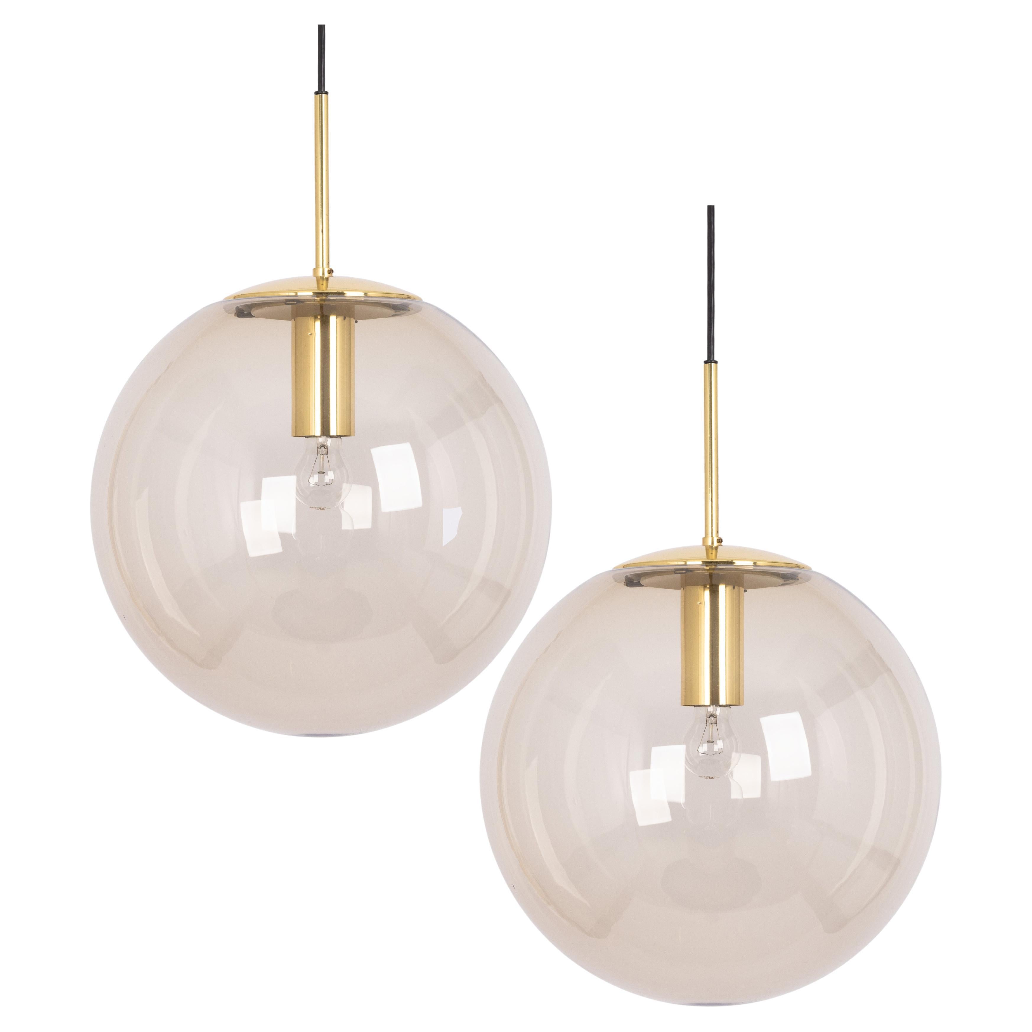 1 of 5 Grande ciondolo a sfera in ottone e vetro fumé di Limburg, Germania, anni '70