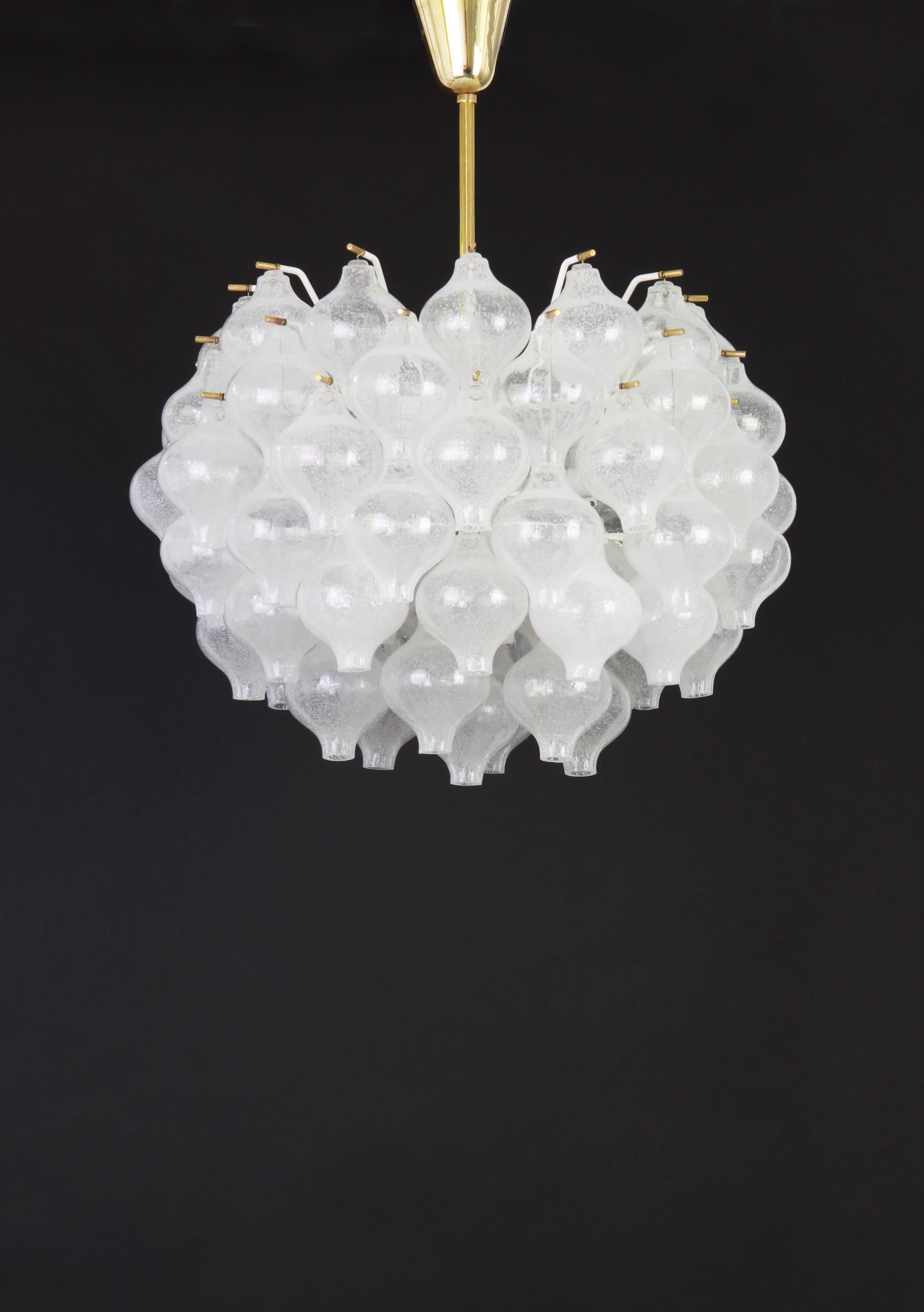 1 of 5 Large Tulipan Glass Chandelier by Kalmar, Austria, 1960s In Good Condition For Sale In Aachen, NRW