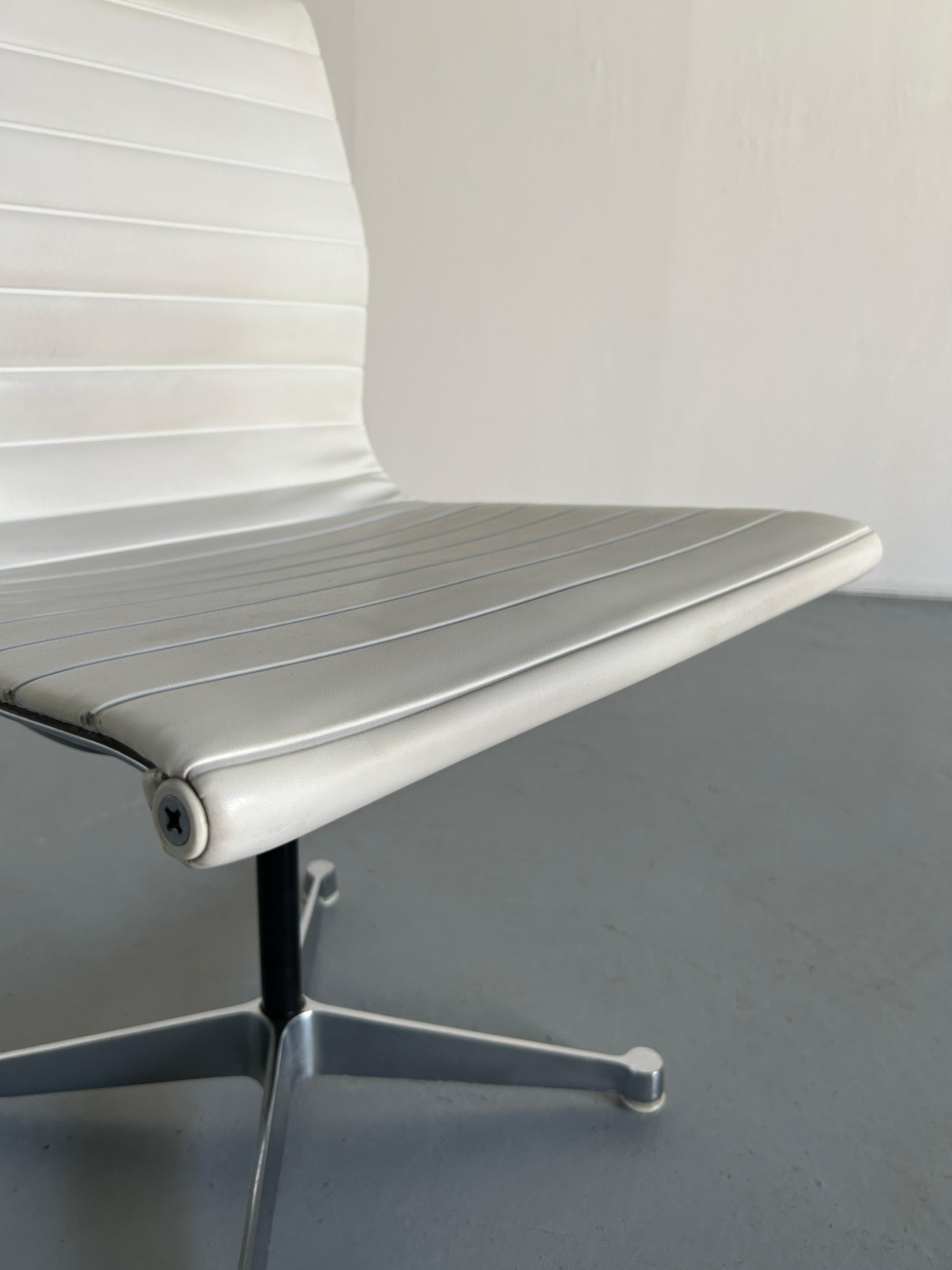 1 of 5 Original Vintage 'EA 107' Aluminium Desk Chairs by Charles & Ray Eames For Sale 6