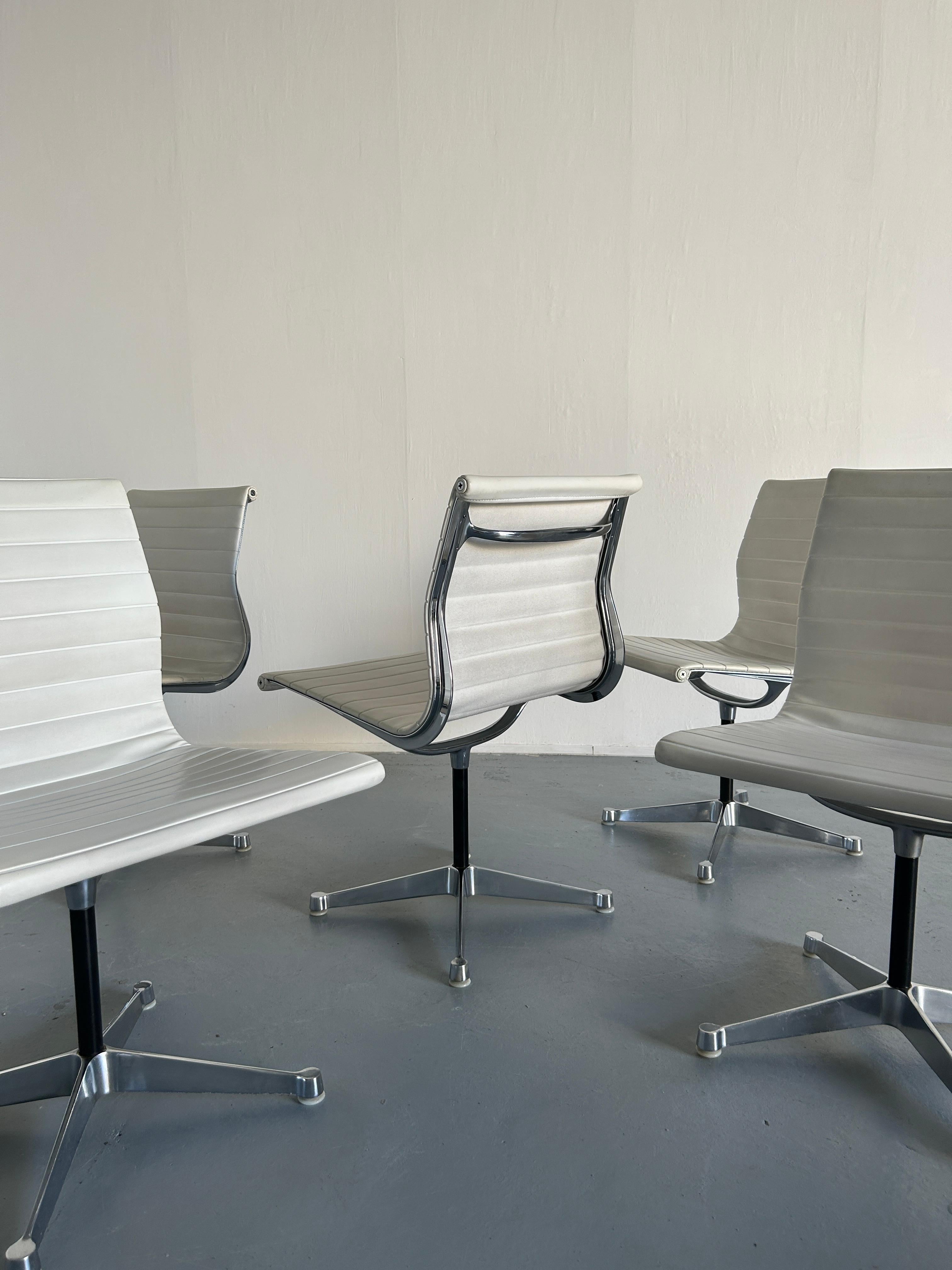Late 20th Century 1 of 5 Original Vintage 'EA 107' Aluminium Desk Chairs by Charles & Ray Eames For Sale