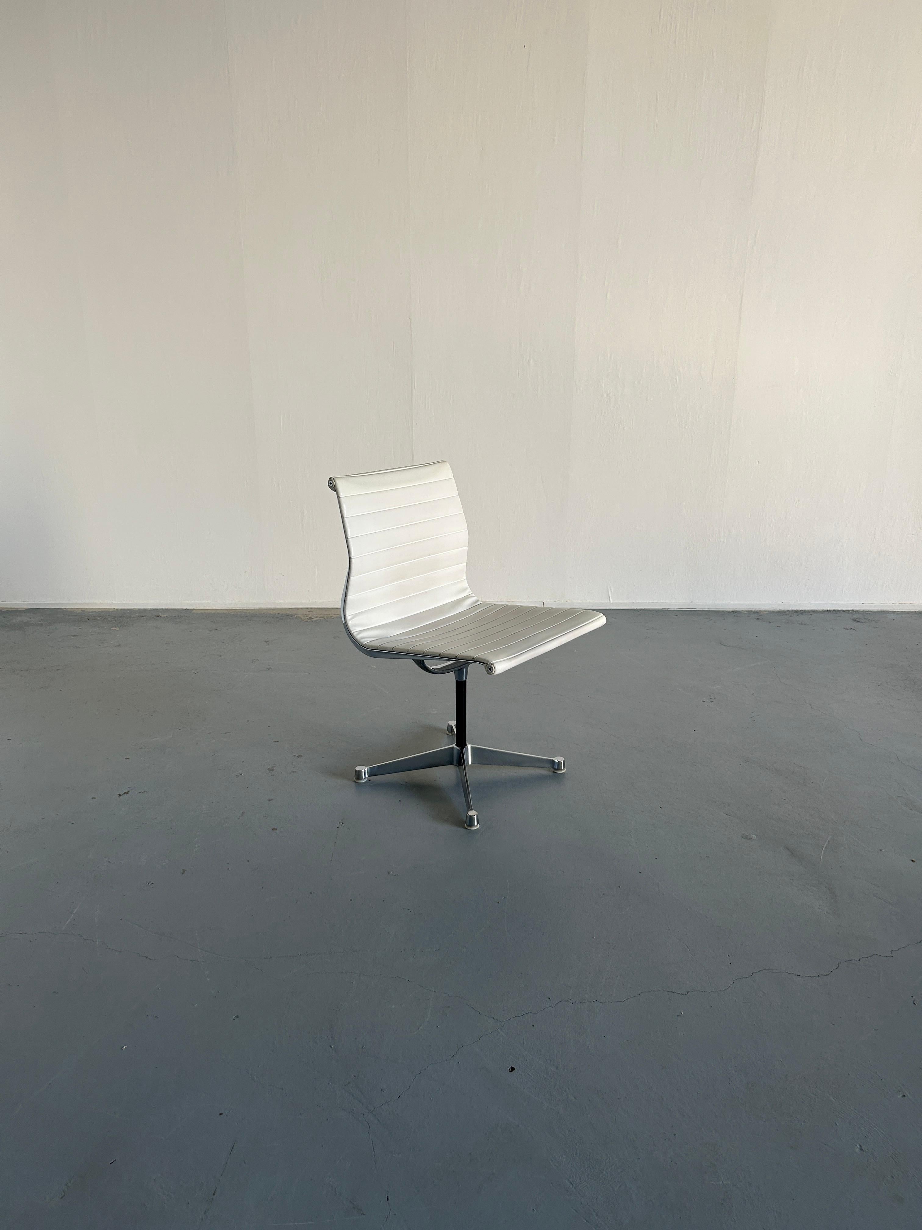 Metal 1 of 5 Original Vintage 'EA 107' Aluminium Desk Chairs by Charles & Ray Eames For Sale