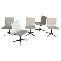 1 of 5 Original Vintage 'EA 107' Aluminium Desk Chairs by Charles & Ray Eames