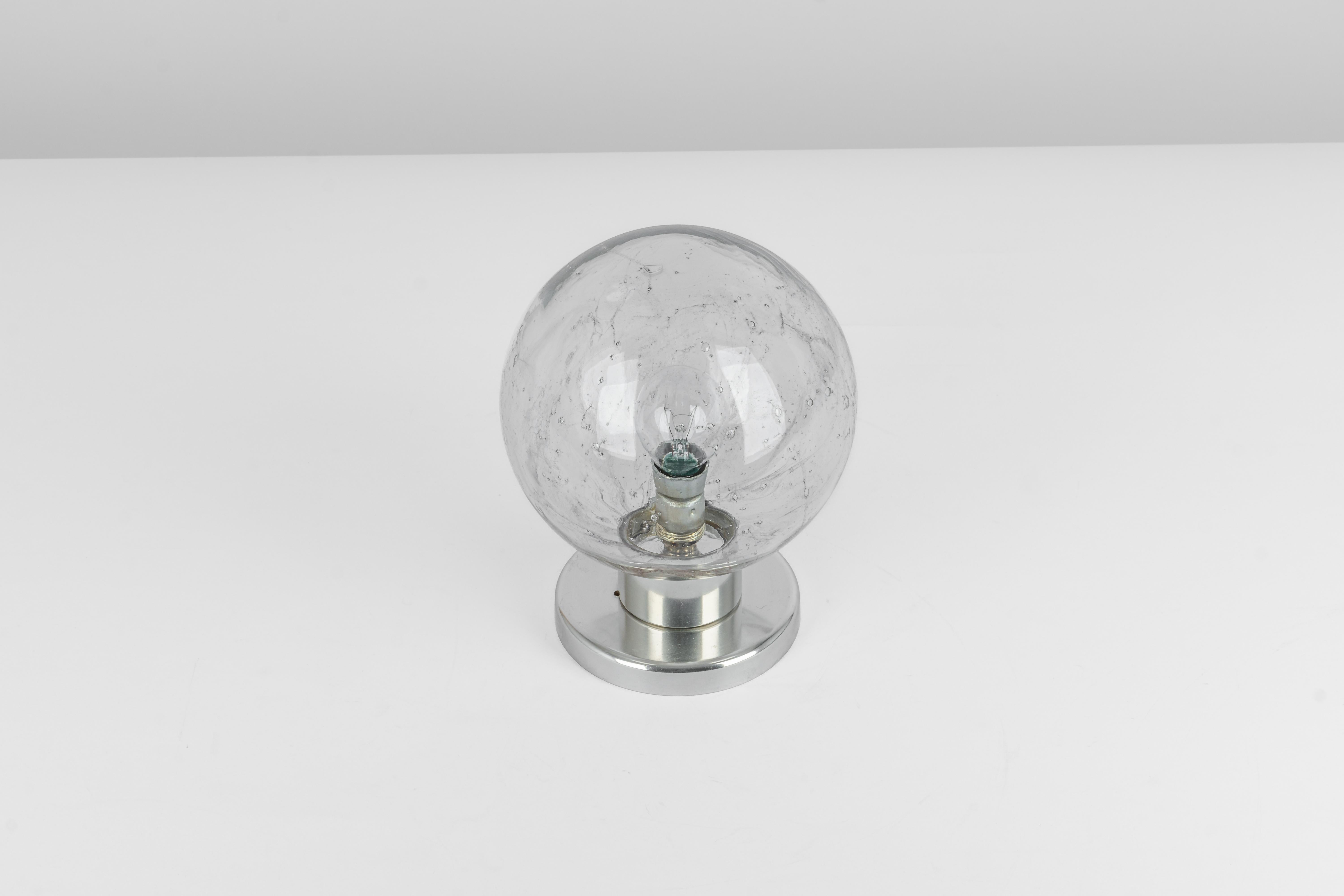Allemand 1 de 5 Petite applique murale encastrée à boule de Murano par Doria, Allemagne, 1970 en vente