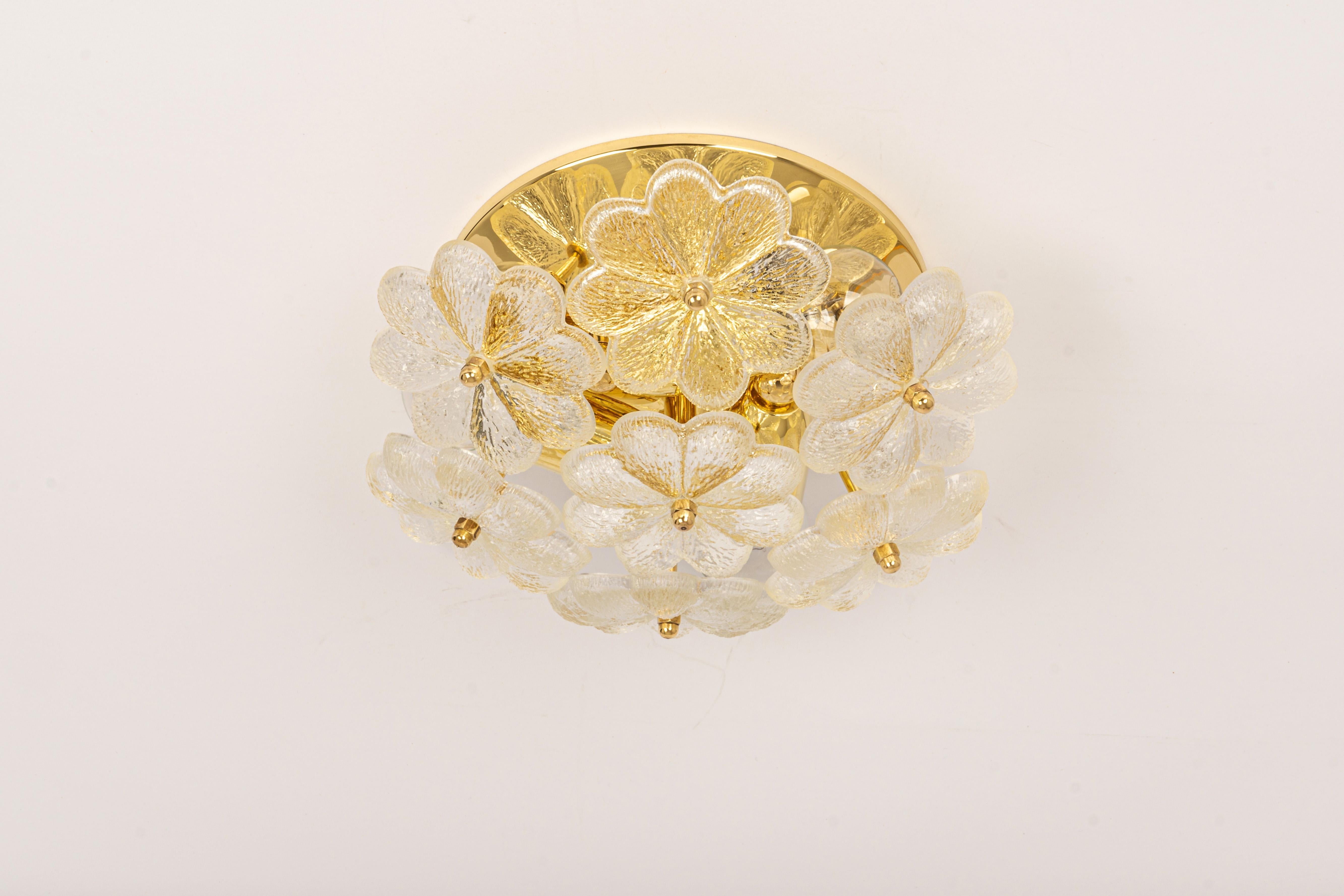 Petite mid-century flush mount light or wall sconce with 7 Murano glass flowers over a polished brass base, made by Ernst Palme in Germany, 1970s.
Wonderful light effect.
High quality and in very good condition. Cleaned, well-wired, and ready to