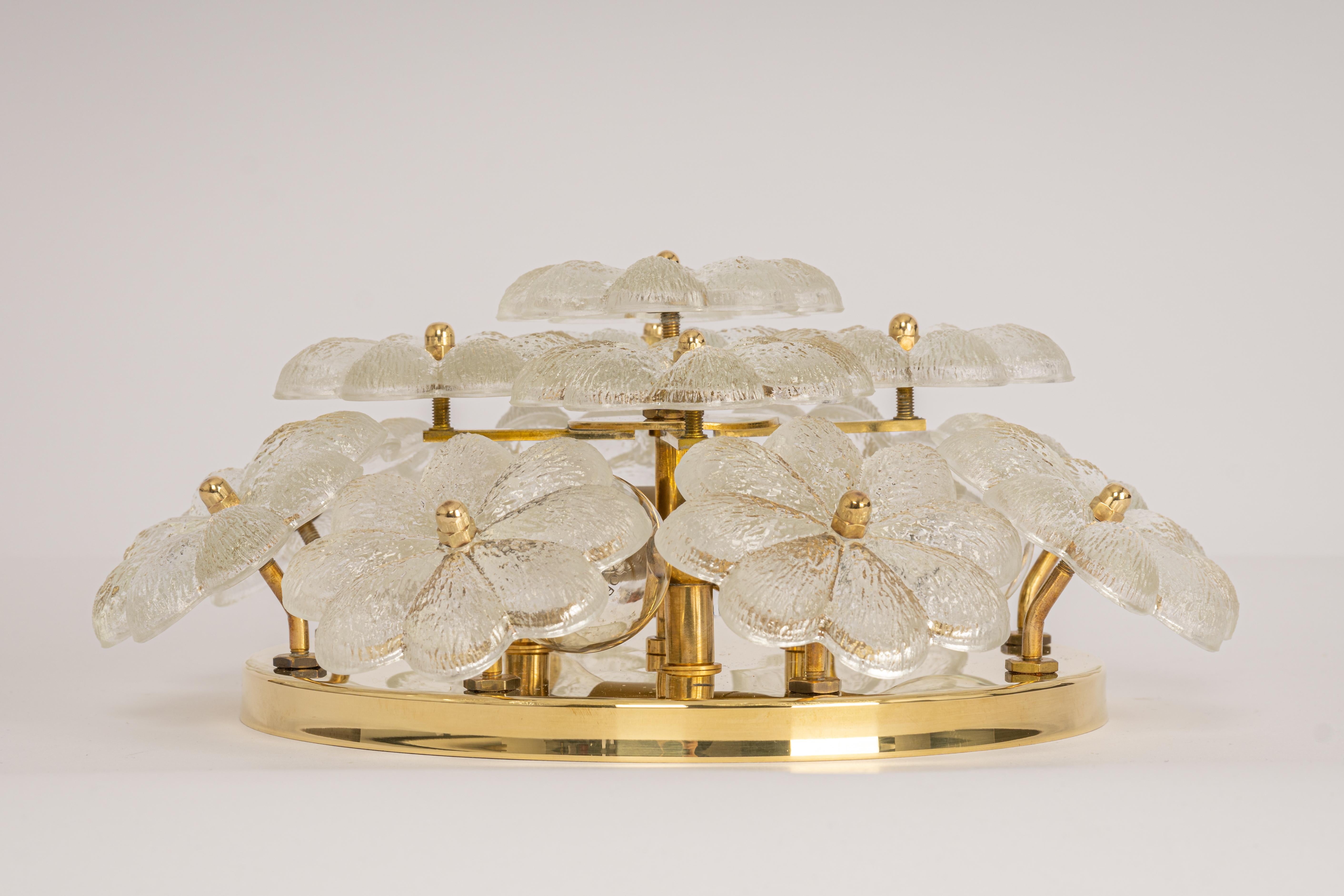Petite Midcentury flush mount light or wall sconce with 13 Murano glass flowers over a polished brass base, made by Ernst Palme in Germany, 1970s
Wonderful light effect.
High quality and in very good condition. Cleaned, well-wired, and ready to use.