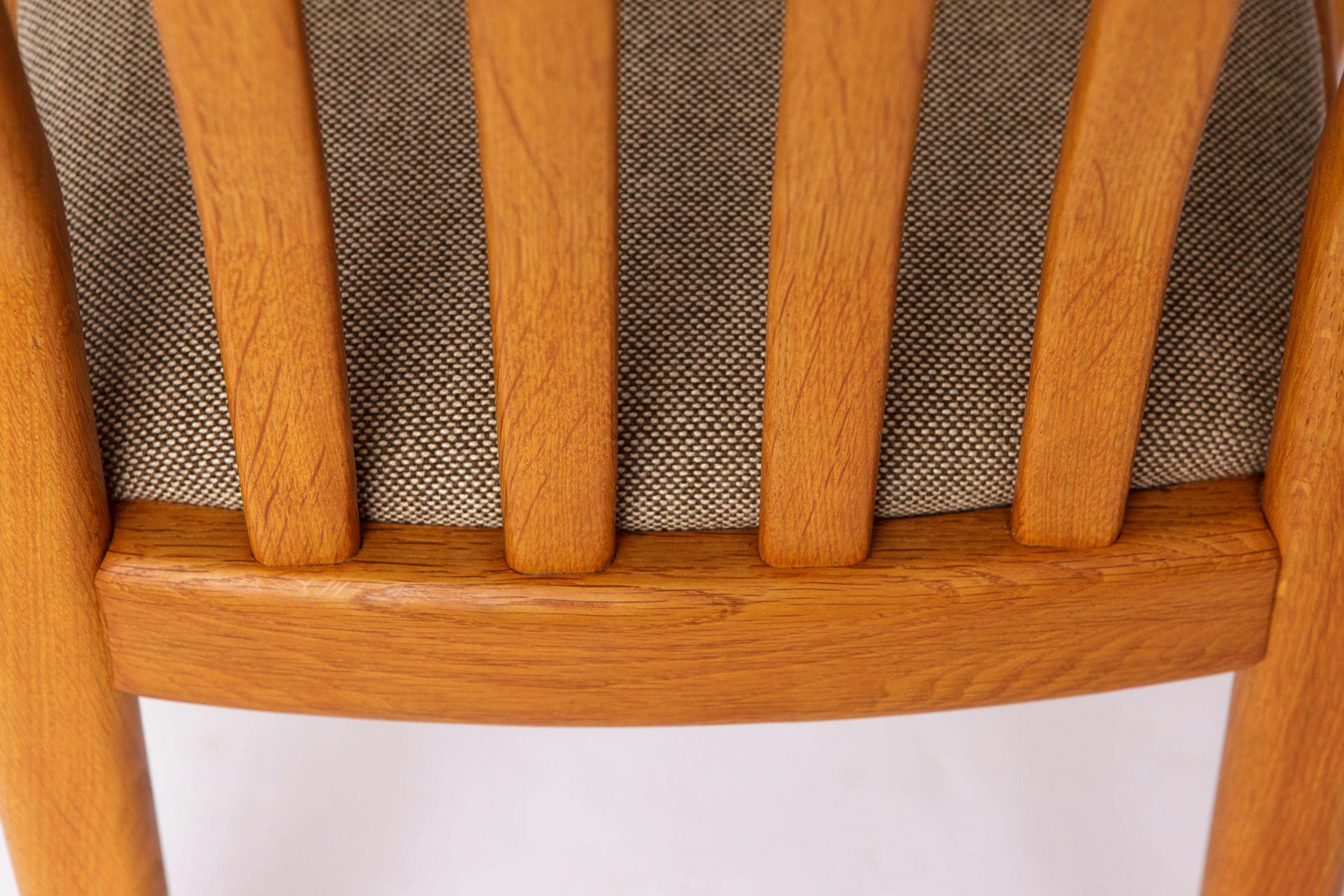 Chêne 1 de 5 Fauteuils Vintage Dyrlund en Oak, 1970  Cuisine danoise moderne du milieu du siècle en vente