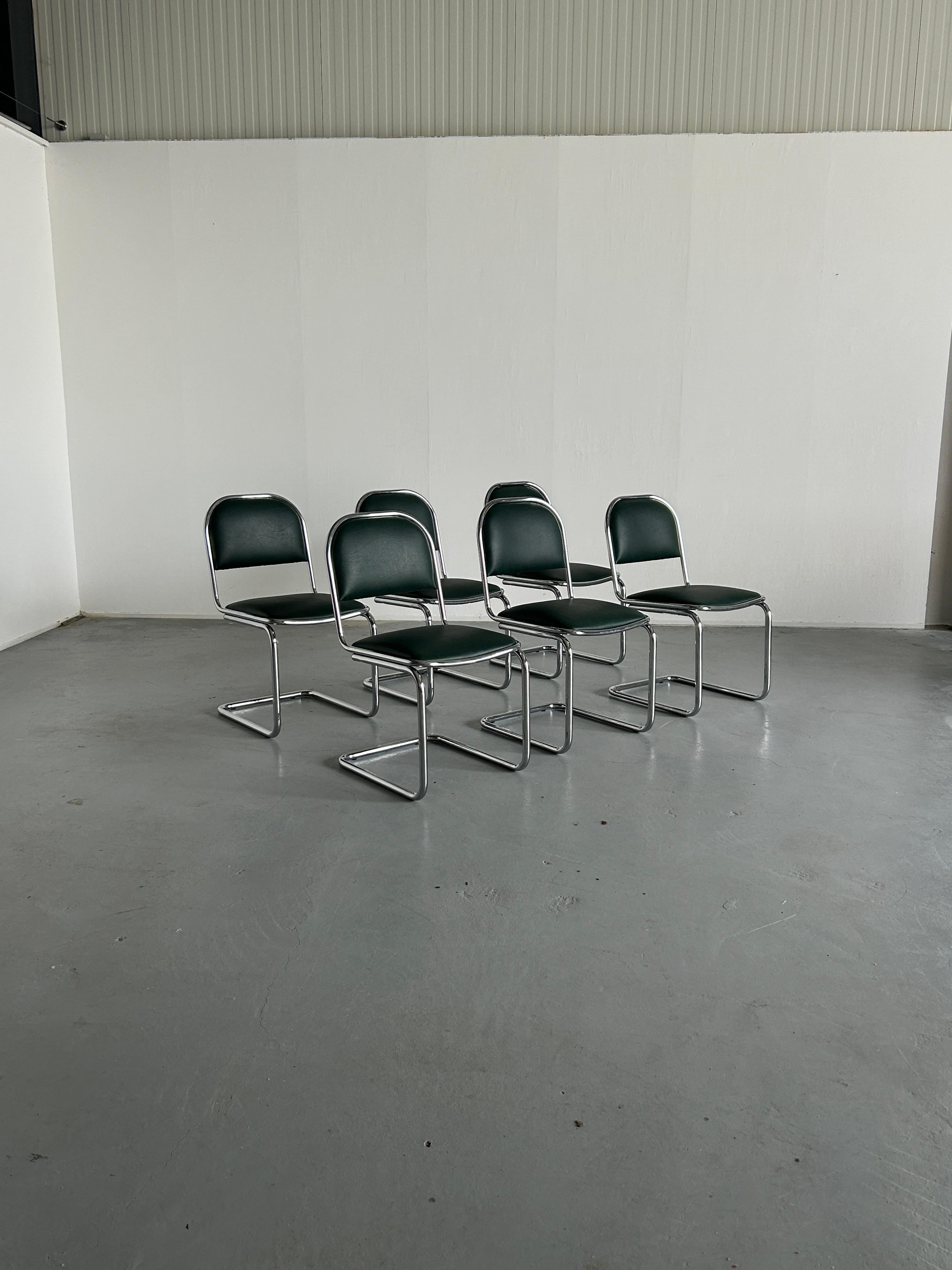 Beautiful Bauhaus design vintage cantilever chairs in tubular steel chrome frame and green faux leather seat and backrest.
Unknown Italian production of the late 1980s.

Reupholstered in quality green faux leather.
Overall in very good condition