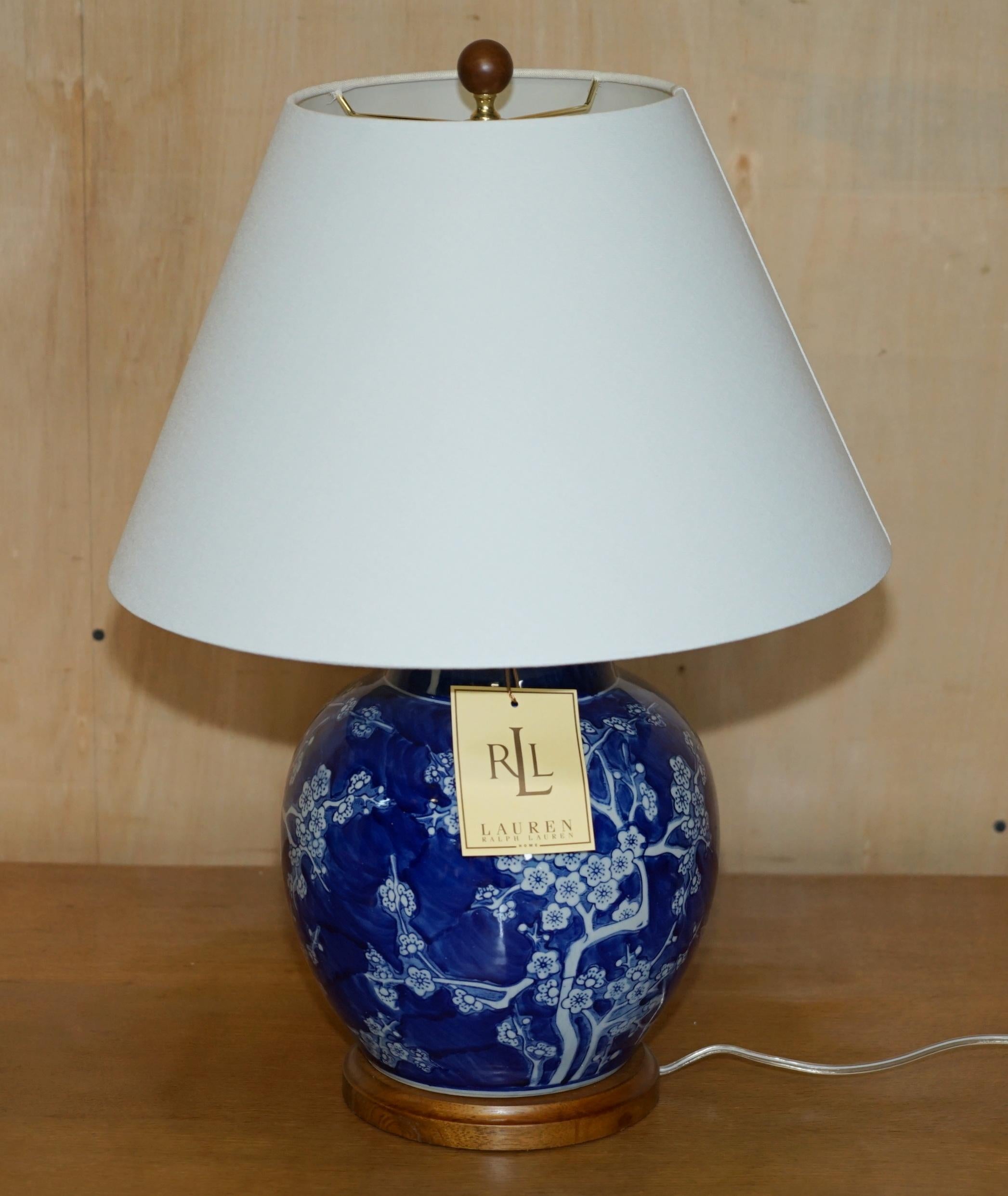 1 OF 6 BRAND NEW BOXED RALPH LAUREN COBALT BLUE & WHITE CHINESE PORCELAIN LAMPs For Sale 4