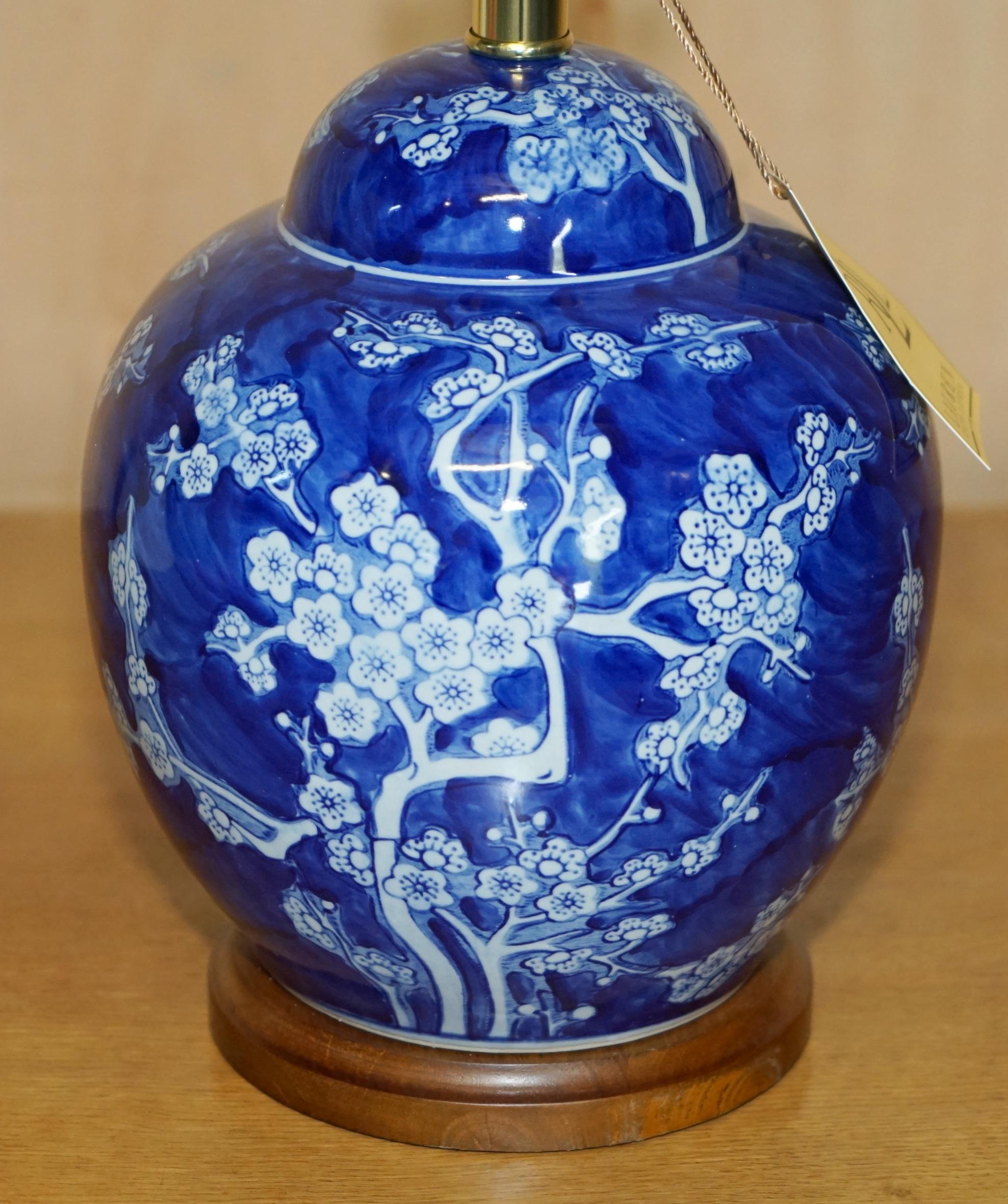1 OF 6 BRAND NEW BOXED RALPH LAUREN COBALT BLUE & WHITE CHINESE PORCELAIN LAMPs For Sale 7