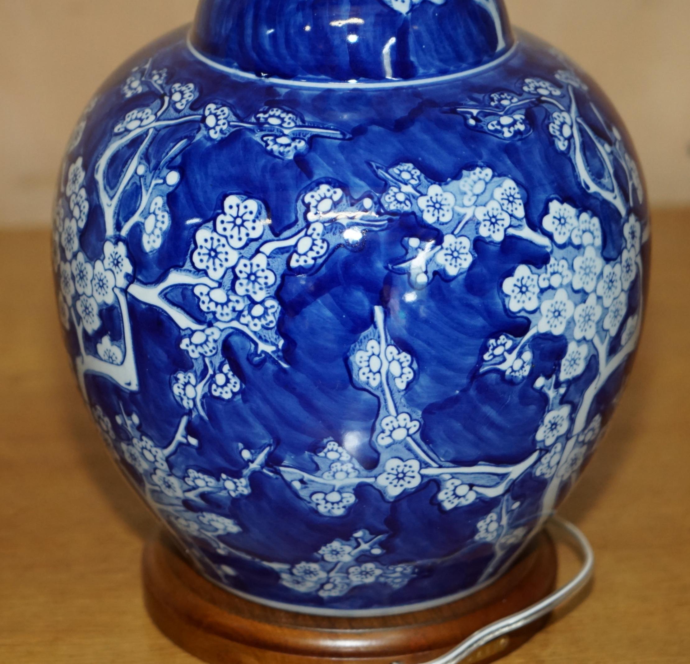 1 OF 6 BRAND NEW BOXED RALPH LAUREN COBALT BLUE & WHITE CHINESE PORCELAIN LAMPs For Sale 9