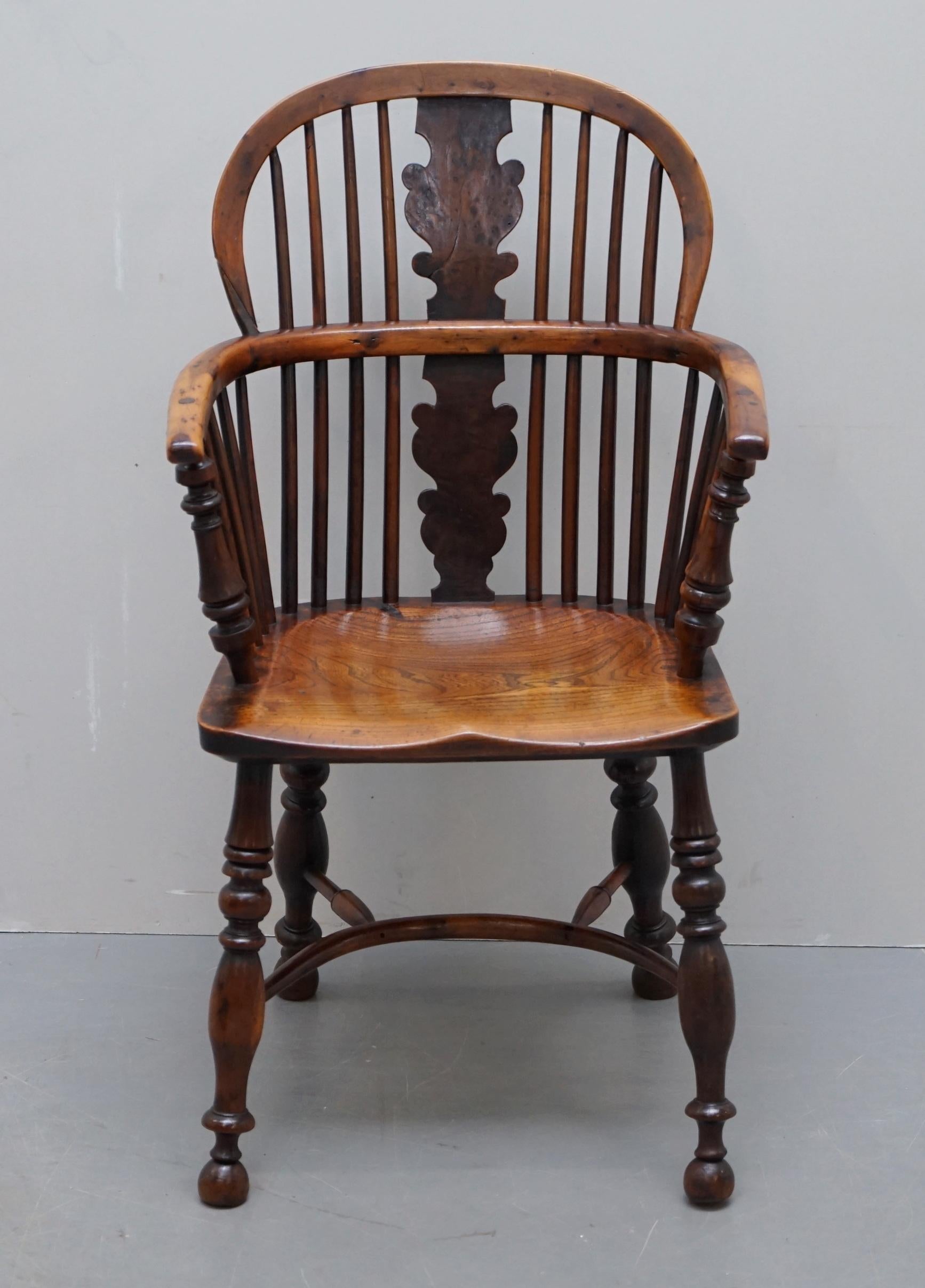 High Victorian 1 of 6 Burr Yew Wood & Elm Windsor Armchairs circa 1860 English Country House For Sale