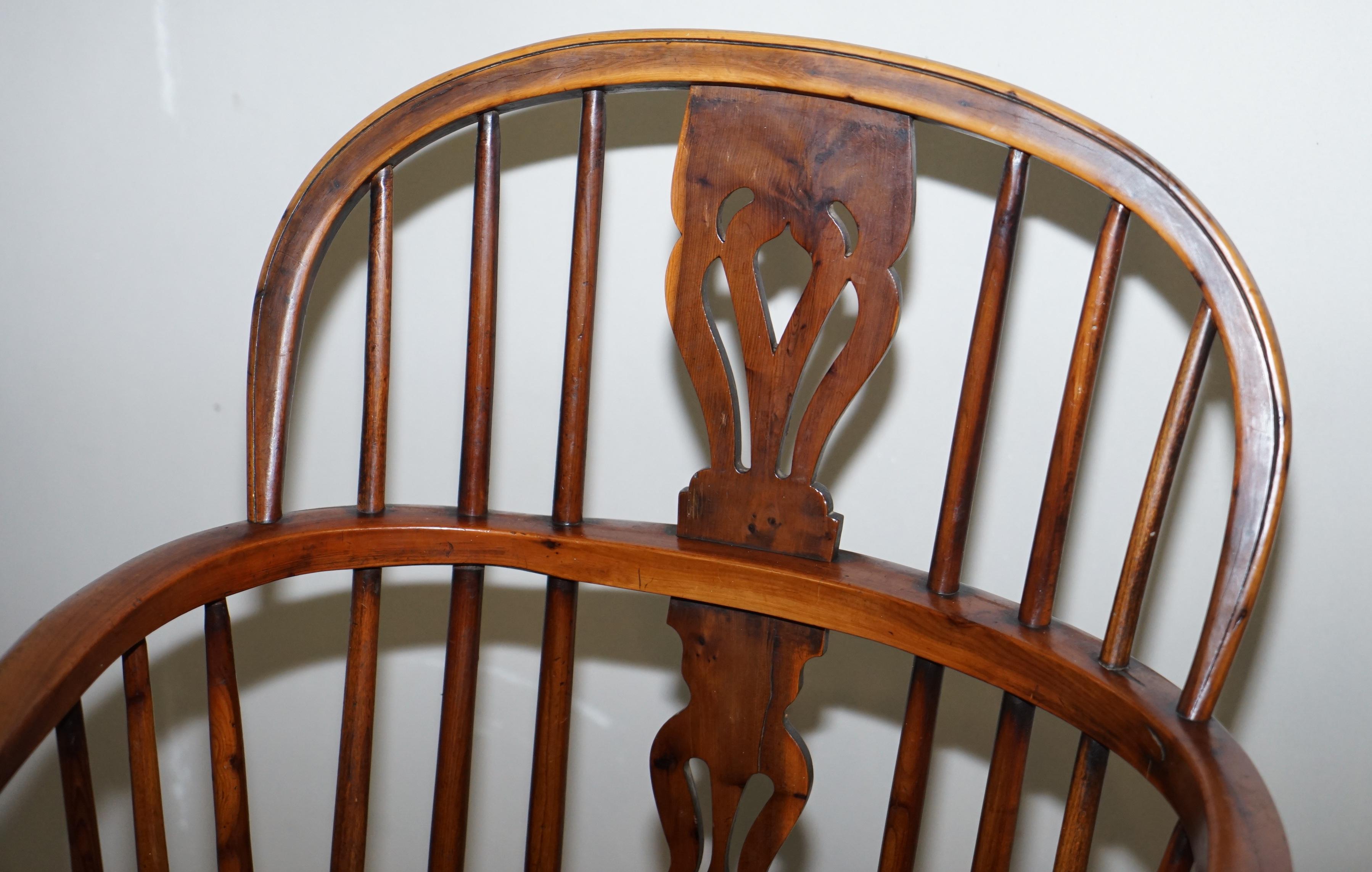 High Victorian 1 of 6 Burr Yew Wood Windsor Armchairs circa 1860 English Countryhouse Furniture For Sale