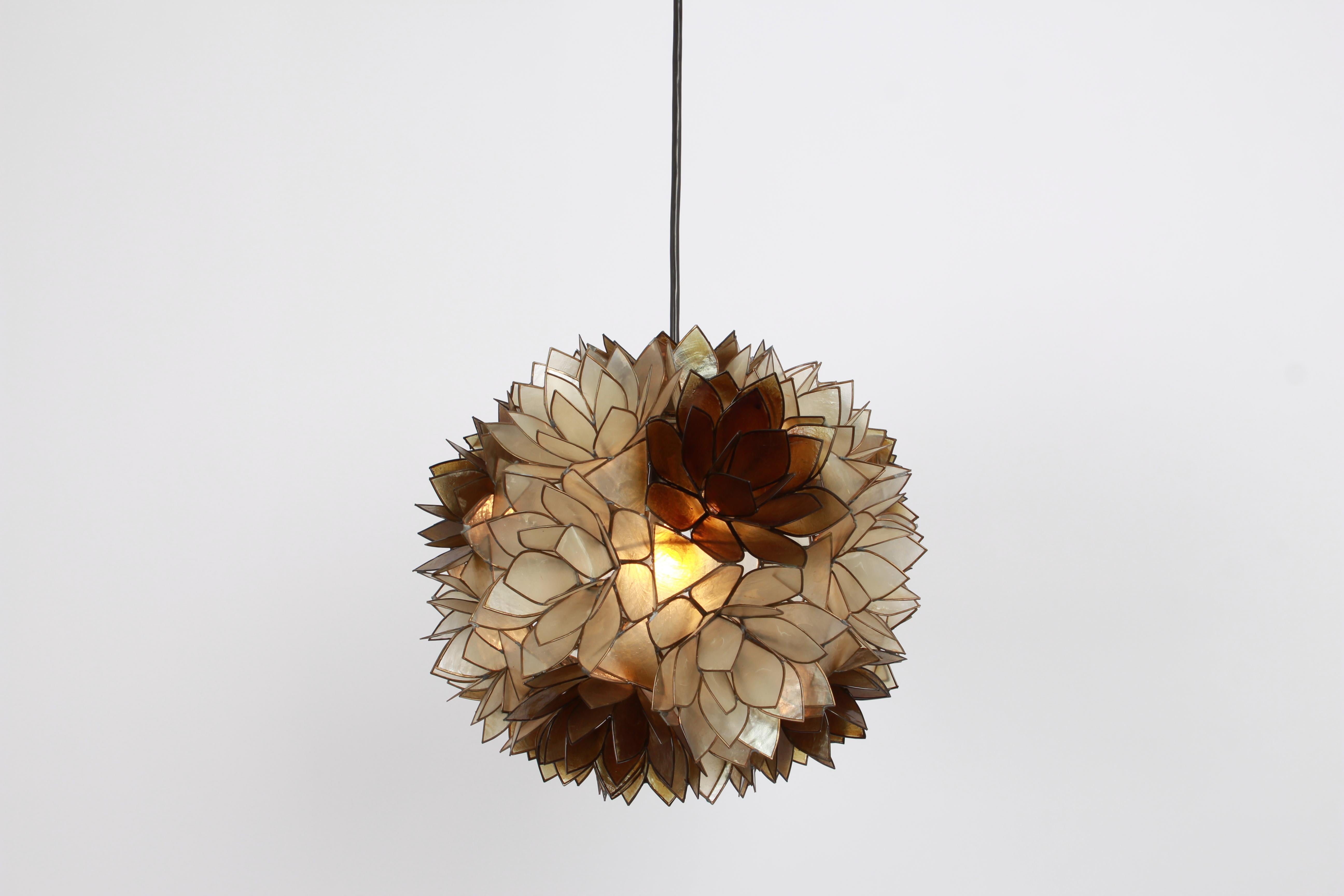 1 of 6 Capiz Shell Lotus Ball Lampadario a sospensione Germania, anni '60 in vendita 3