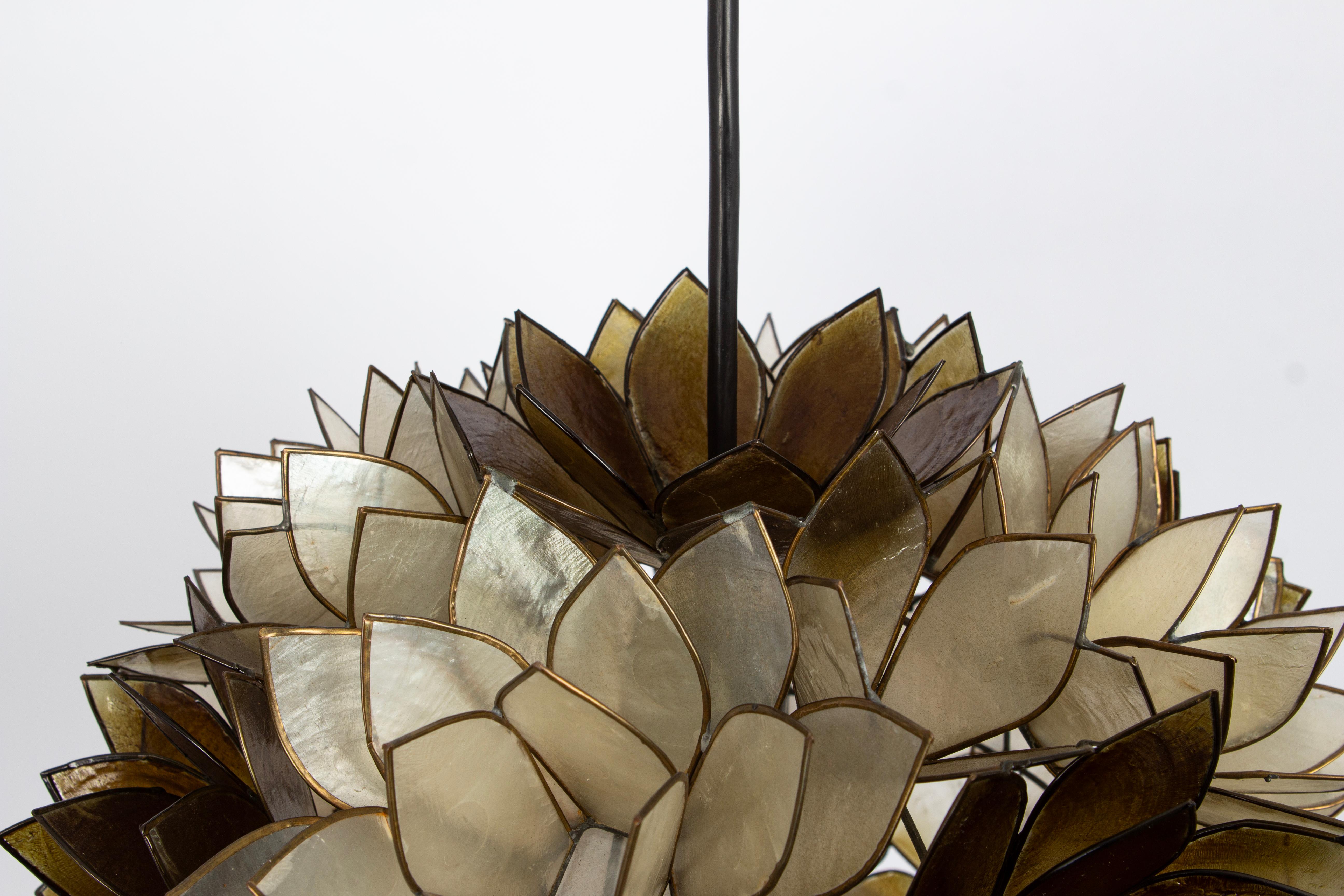 1 of 6 Capiz Shell Lotus Ball Lampadario a sospensione Germania, anni '60 in vendita 2