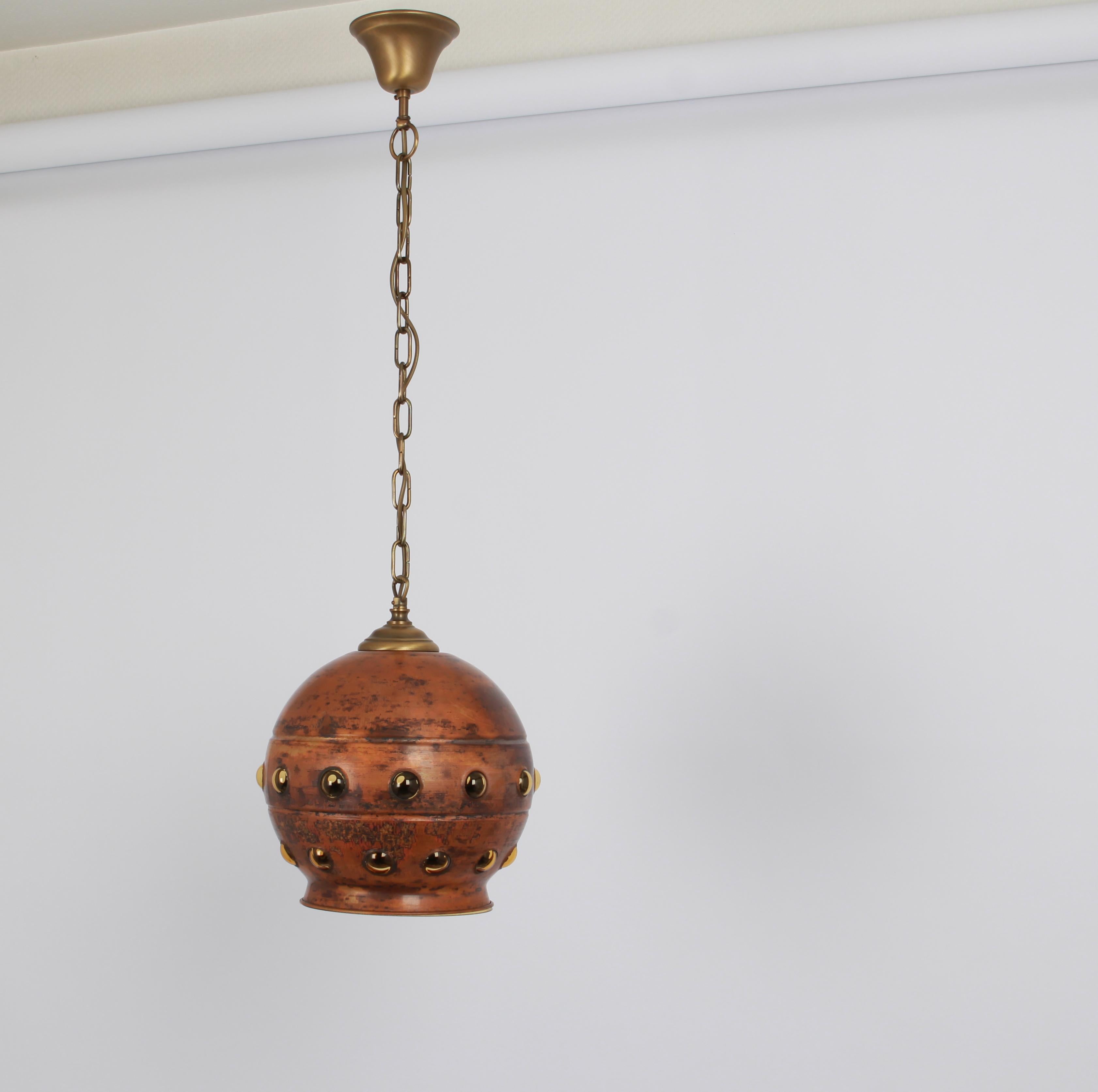 1 of 6 Lampada a sospensione a bolla in rame e vetro ambrato in stile Nanny Still, anni '60 In condizioni buone in vendita a Aachen, NRW