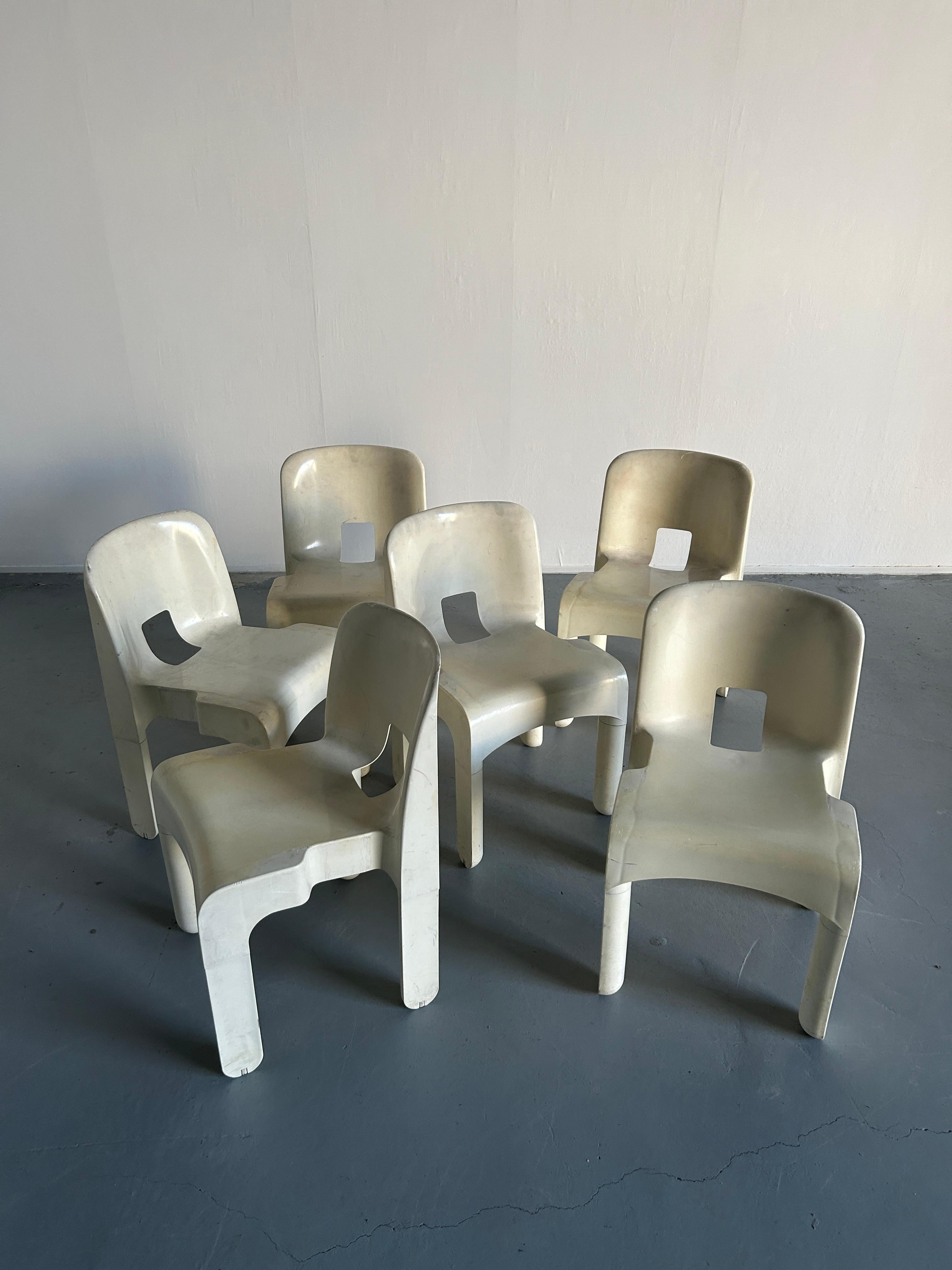 1 of 6 Joe Colombo Model '4867' or 'Universale' White Edition Chairs for Kartell In Good Condition In Zagreb, HR
