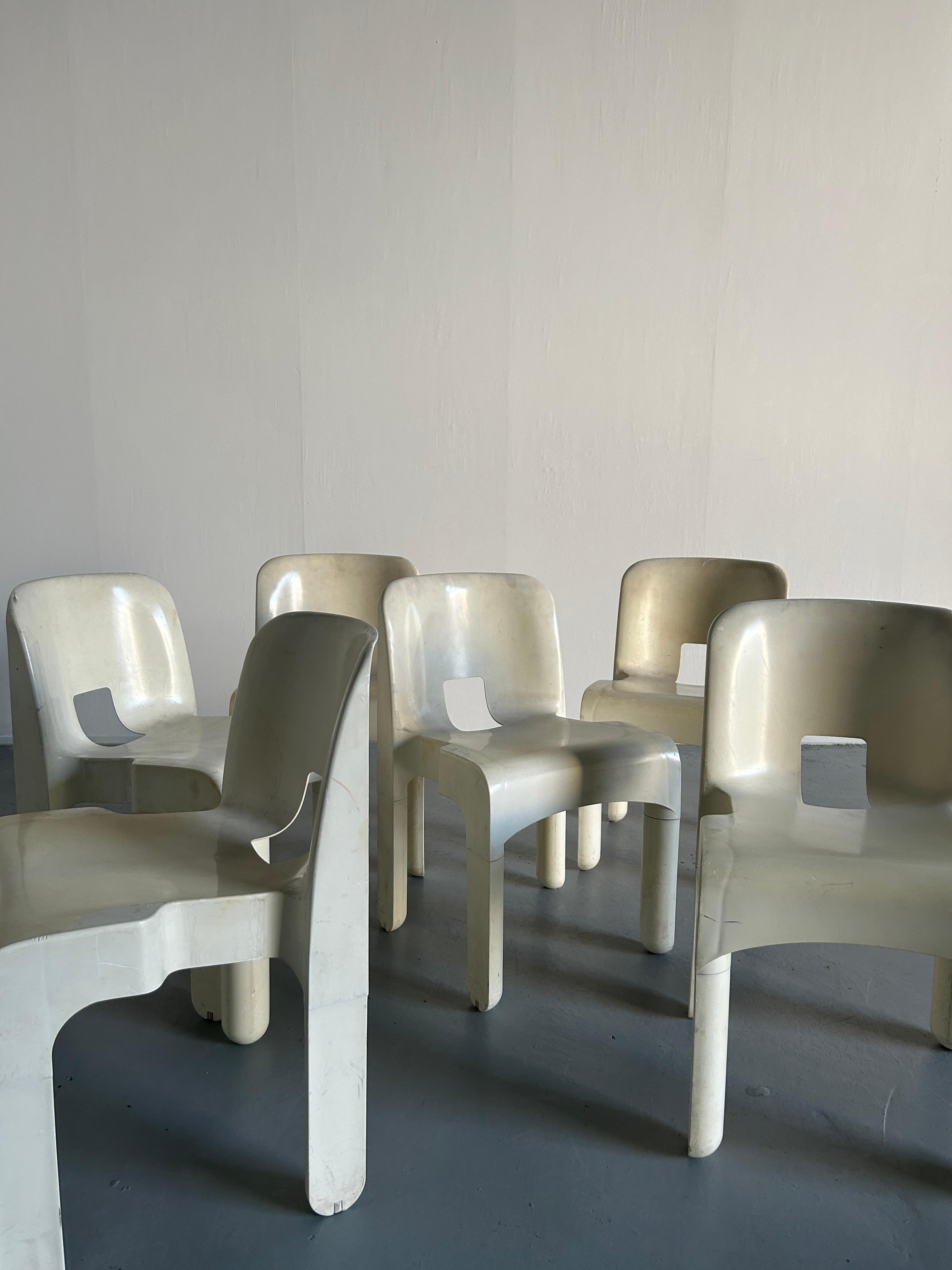 Late 20th Century 1 of 6 Joe Colombo Model '4867' or 'Universale' White Edition Chairs for Kartell