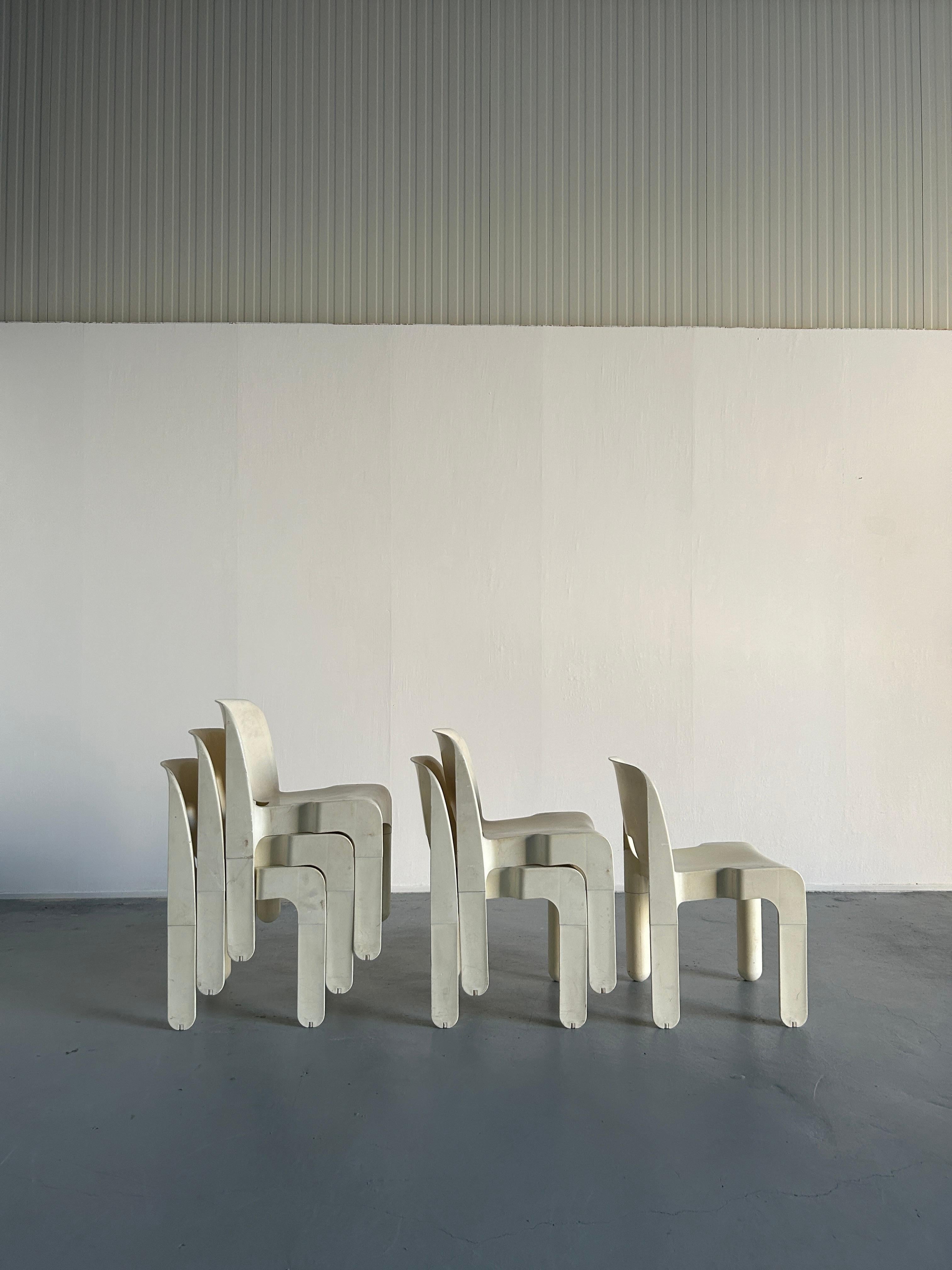 Plastique 1 de 6 chaises Joe Colombo modèle « 4867 » ou « University » en édition blanche pour Kartell