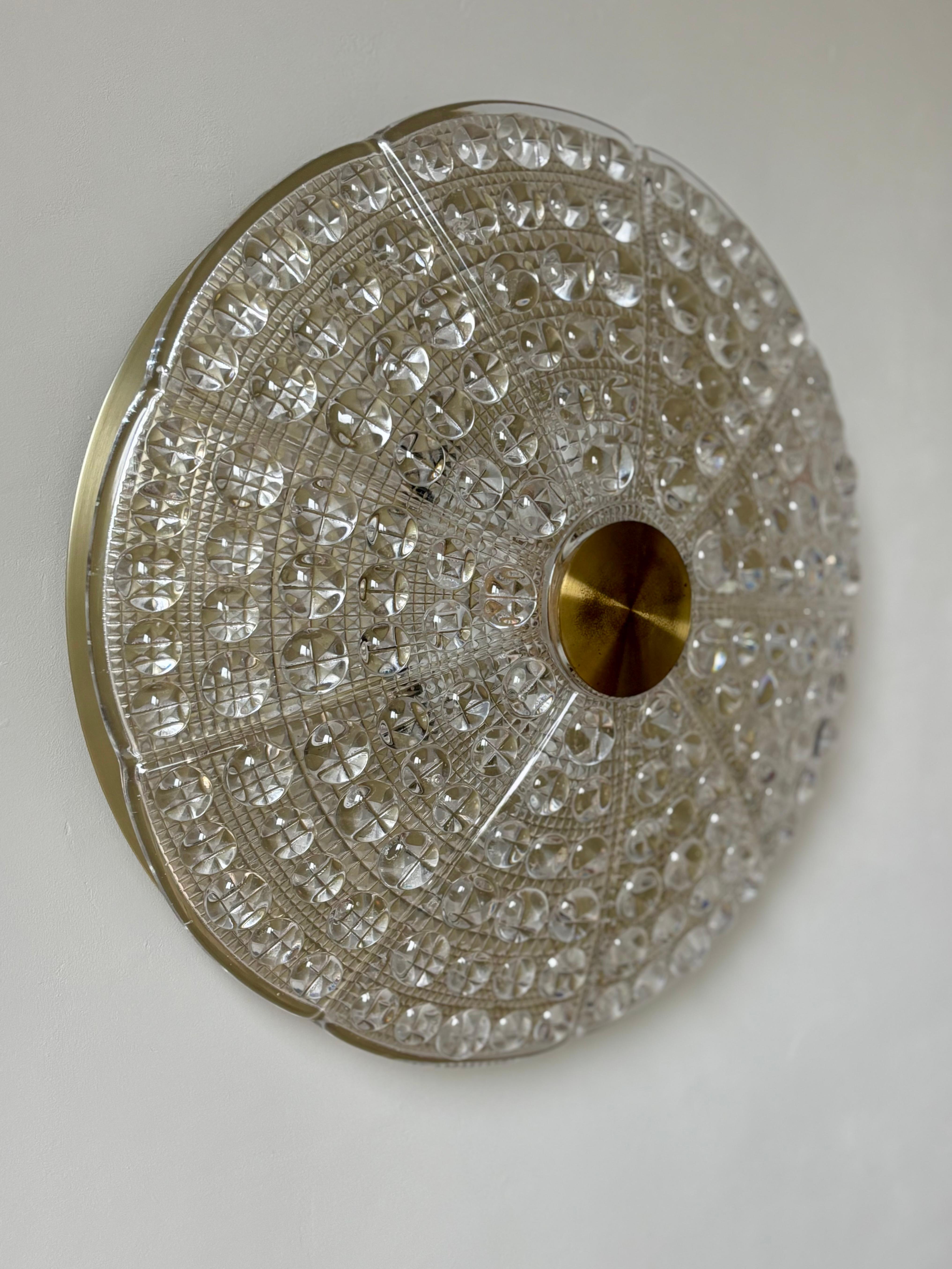 1 de 6 Grande monture à dôme en cristal des années 1950 de Fagerlund pour Orrefors, Suède en vente 2