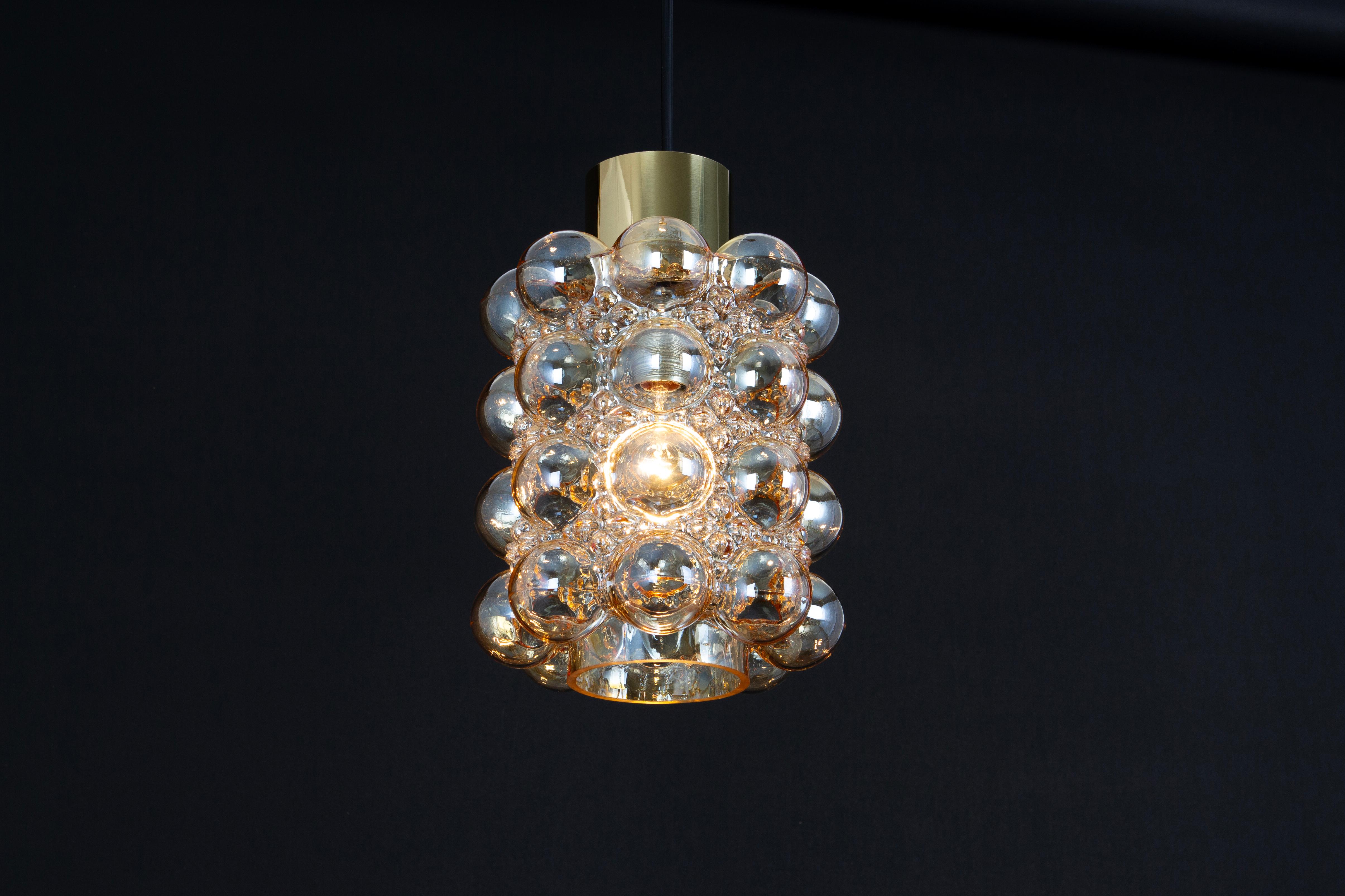 1 de 6 grands pendentifs en verre bullé ambré d'Helena Tynell, Limburg, Allemagne en vente 3