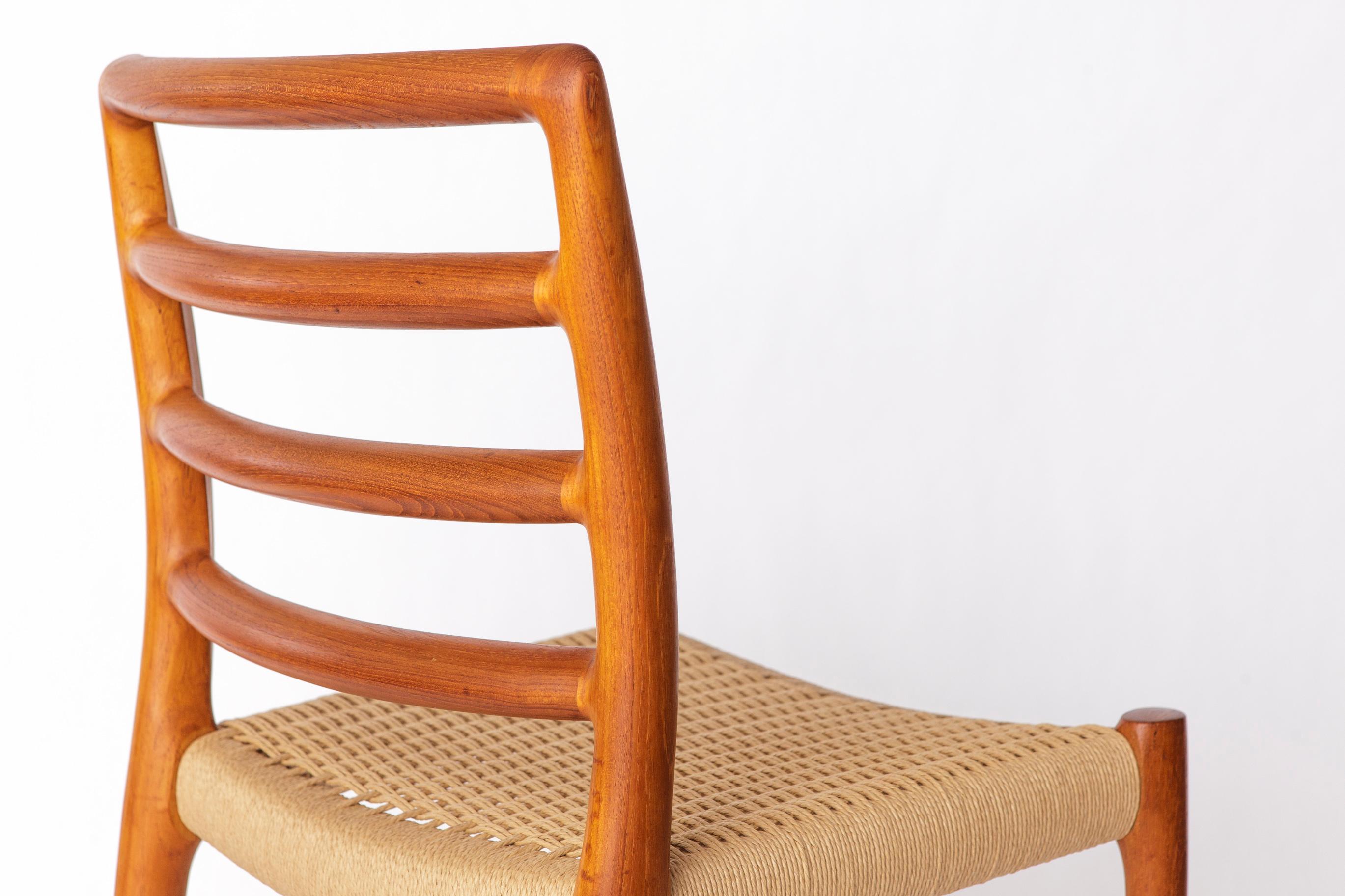 Teck 1 de 6 Chaise Niels Møller modèle 85 en teck avec Corde danoise, années 1980 Danois en vente