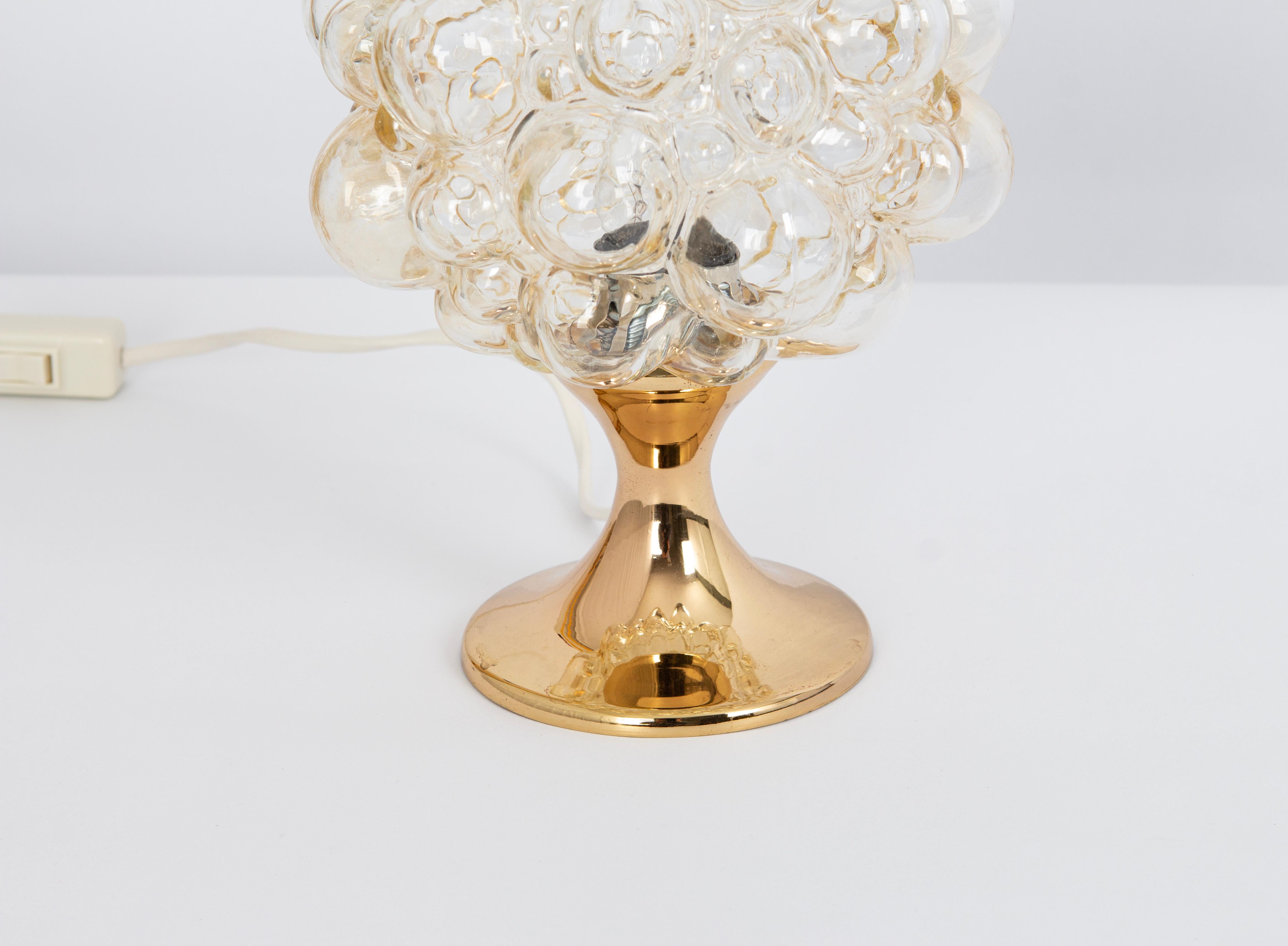 Mid-Century Modern 1 des 6 petites lampes de bureau en verre bullé ambré, Allemagne, années 1970 en vente