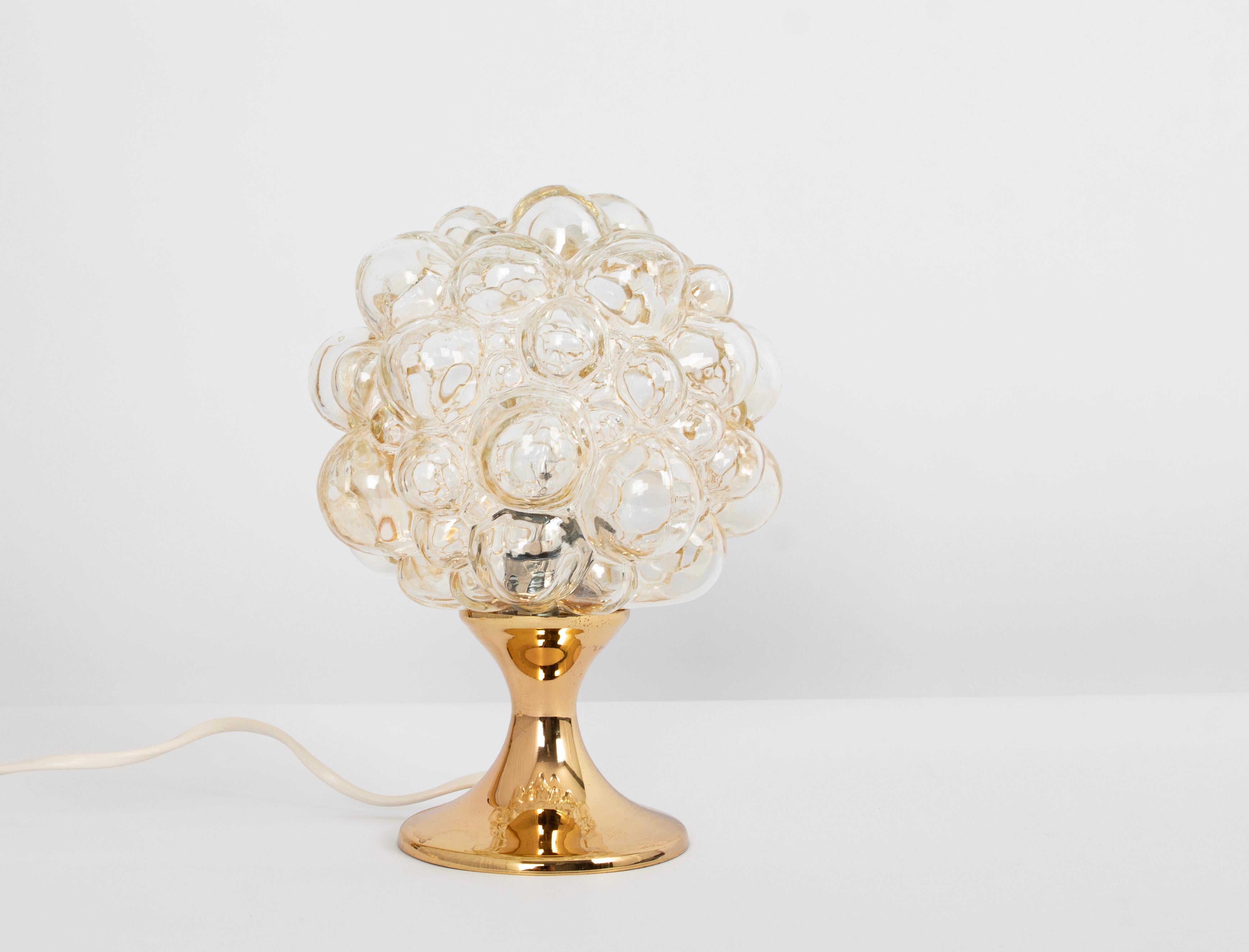 1 des 6 petites lampes de bureau en verre bullé ambré, Allemagne, années 1970 Bon état - En vente à Aachen, NRW