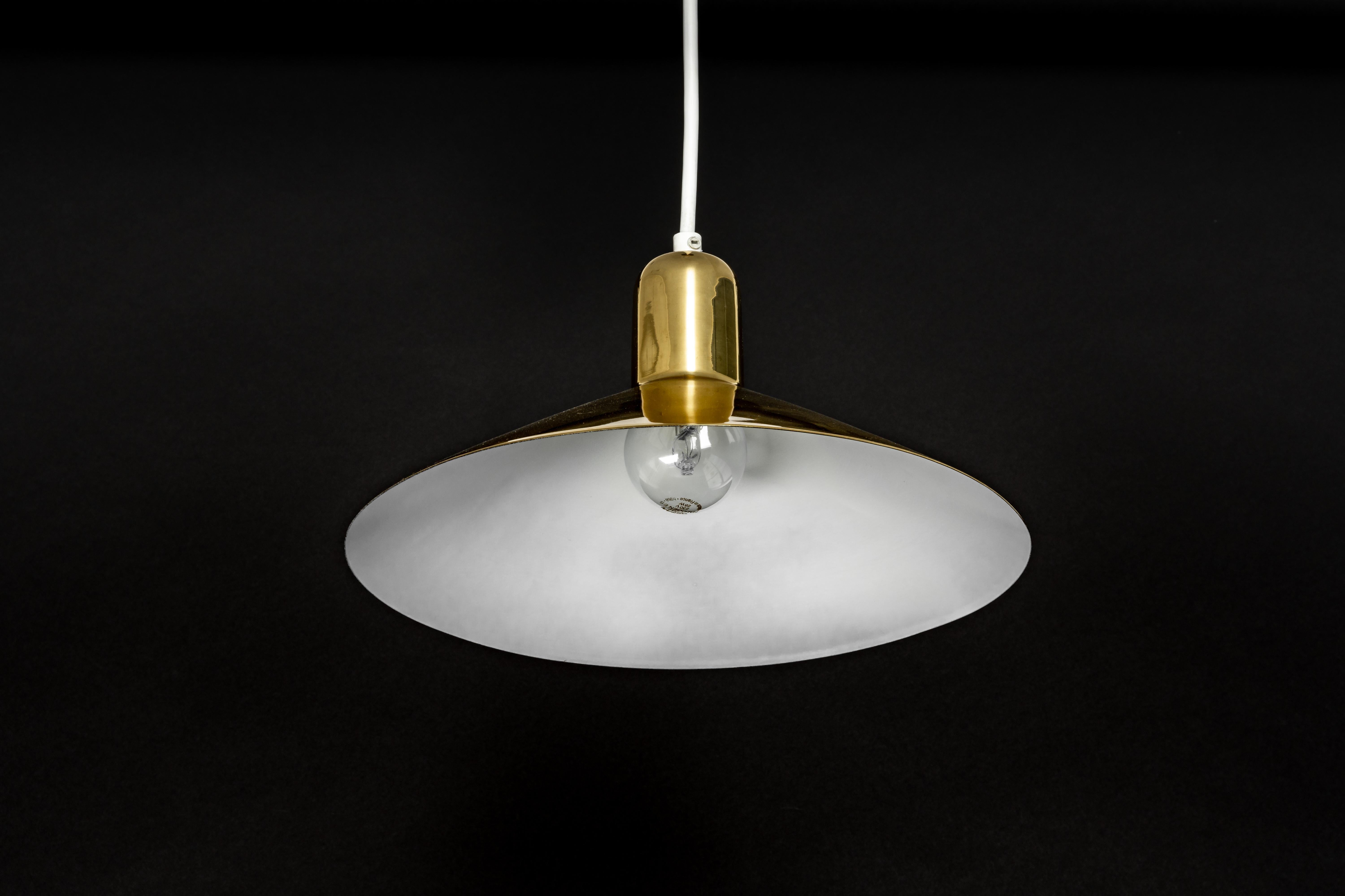 Petite brass pendant light designed by Florian Schulz, Germany, 1970s.

 Cleaned, well-wired, and ready to use. 

The fixture requires one standard bulb
Light bulbs are not included. It is possible to install this fixture in all countries (US,