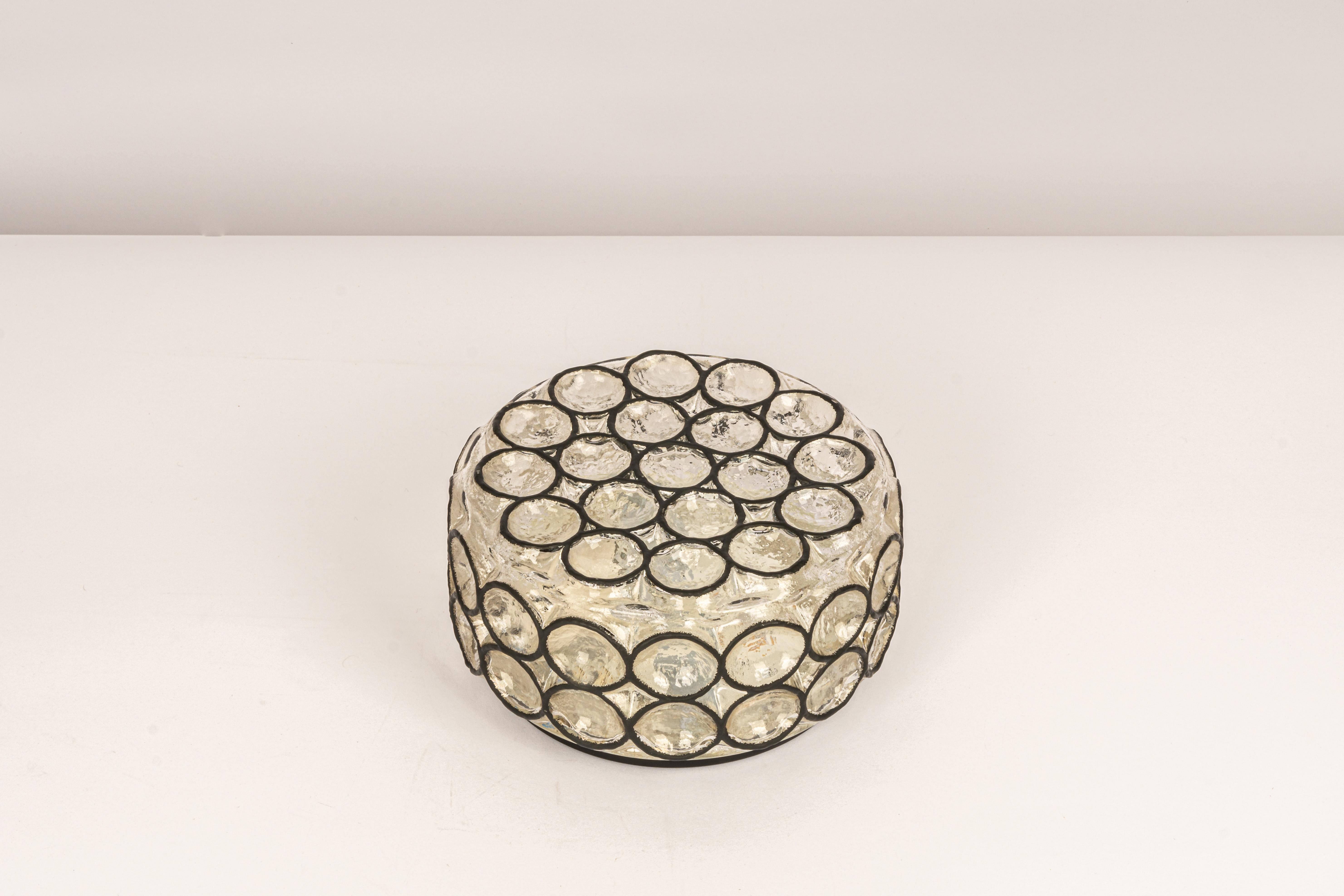 1 de 6 Pequeños apliques o plafones de hierro y cristal de Limburg, Alemania, años 60 Alemán en venta