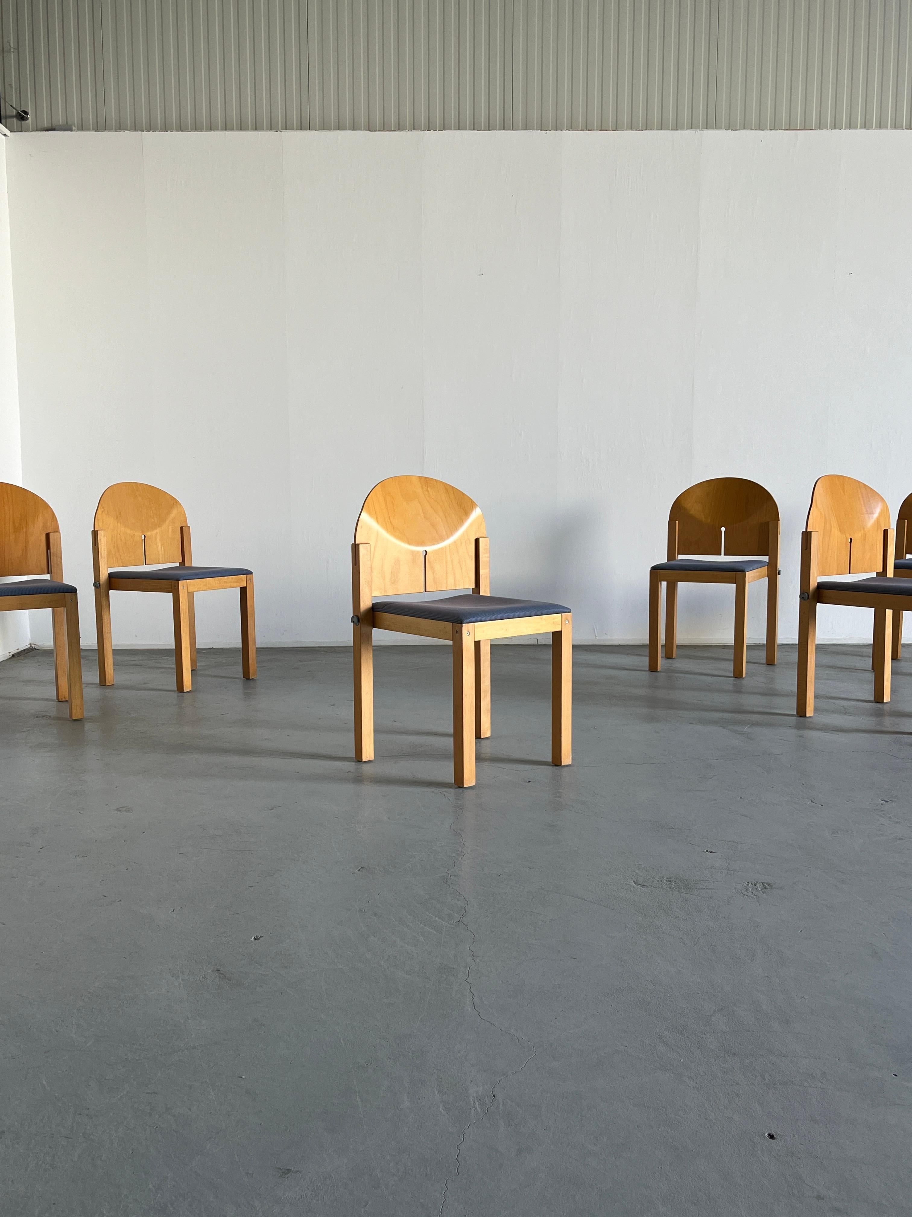 Six beautiful postmodern dining chairs from the 1980s by Arno Votteler for Bisterfeld and Weiss.
High production quality.
Reminiscent of the designs of Afra and Tobia Scarpa for B&B Italia in the 1970s.
Can be connected to form a seating bench.

6
