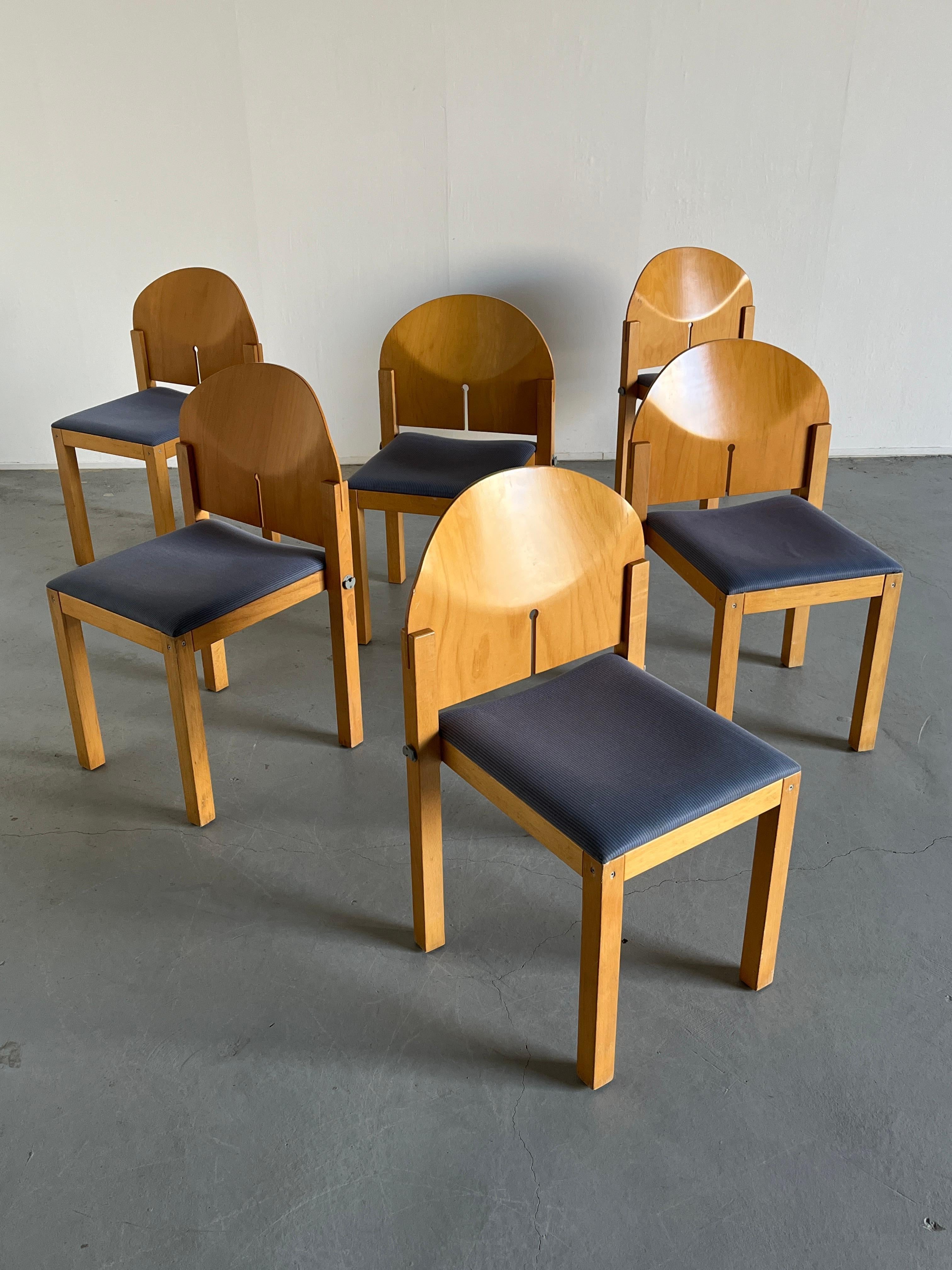 Allemand 1 des 6 chaises de salle à manger empilables en bois postmodernes d'Arno Votteler, Allemagne, années 80 en vente