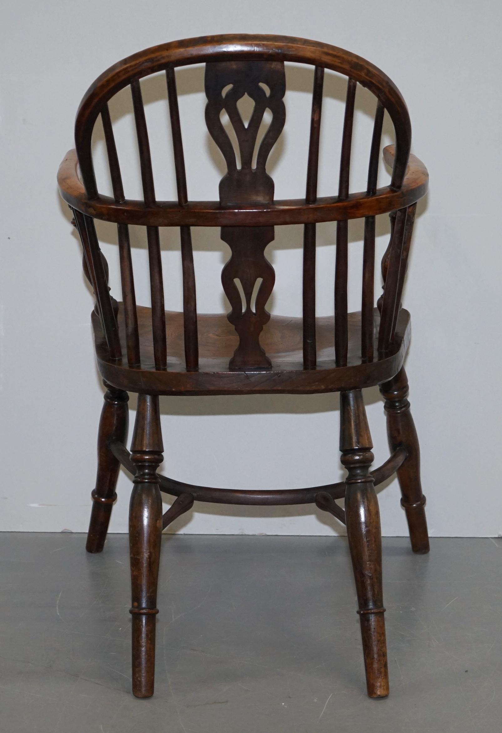 1 of 6 Solid Elm Windsor Armchairs circa 1860 English Countryhouse Furniture For Sale 7