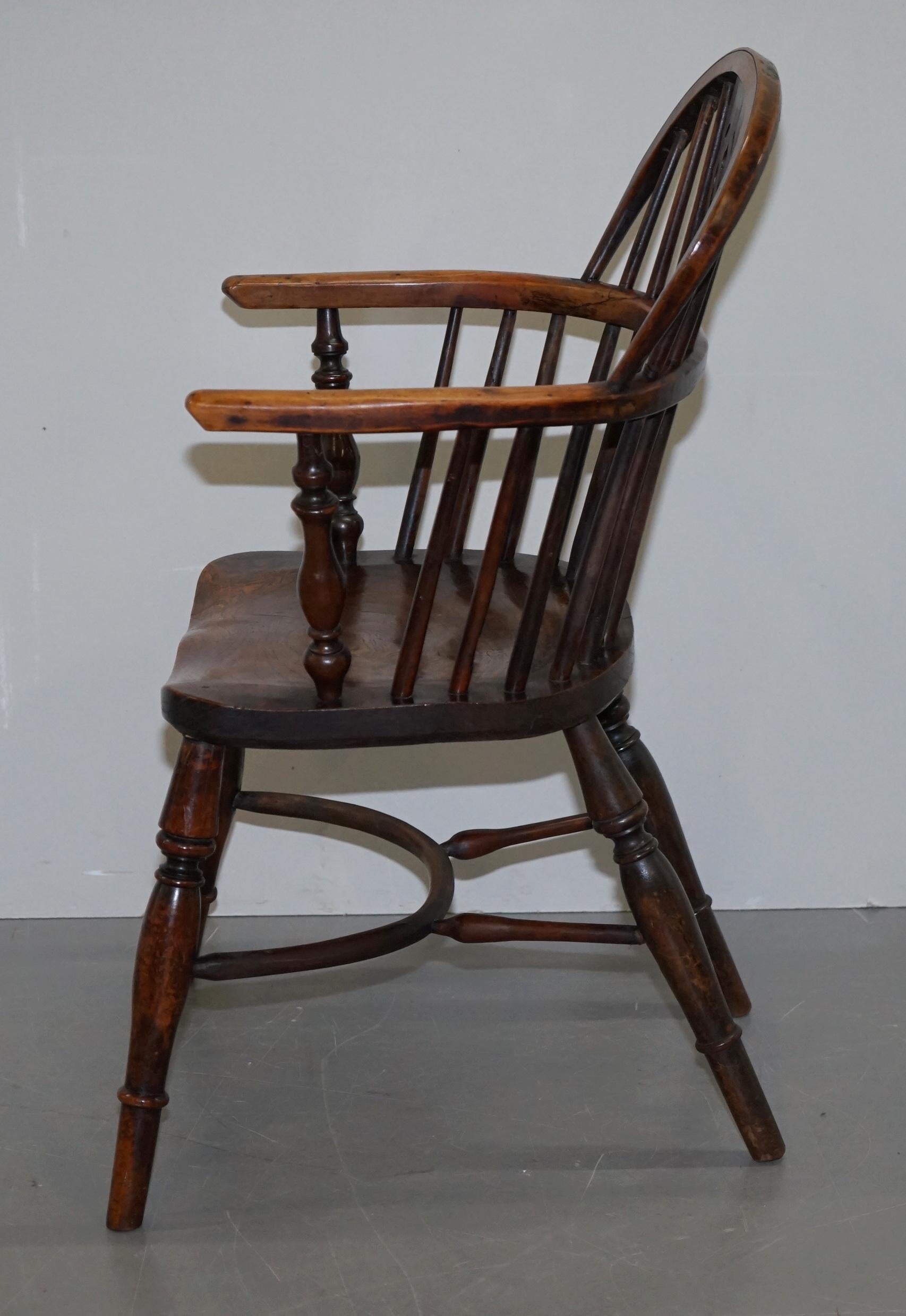 1 of 6 Solid Elm Windsor Armchairs circa 1860 English Countryhouse Furniture For Sale 10