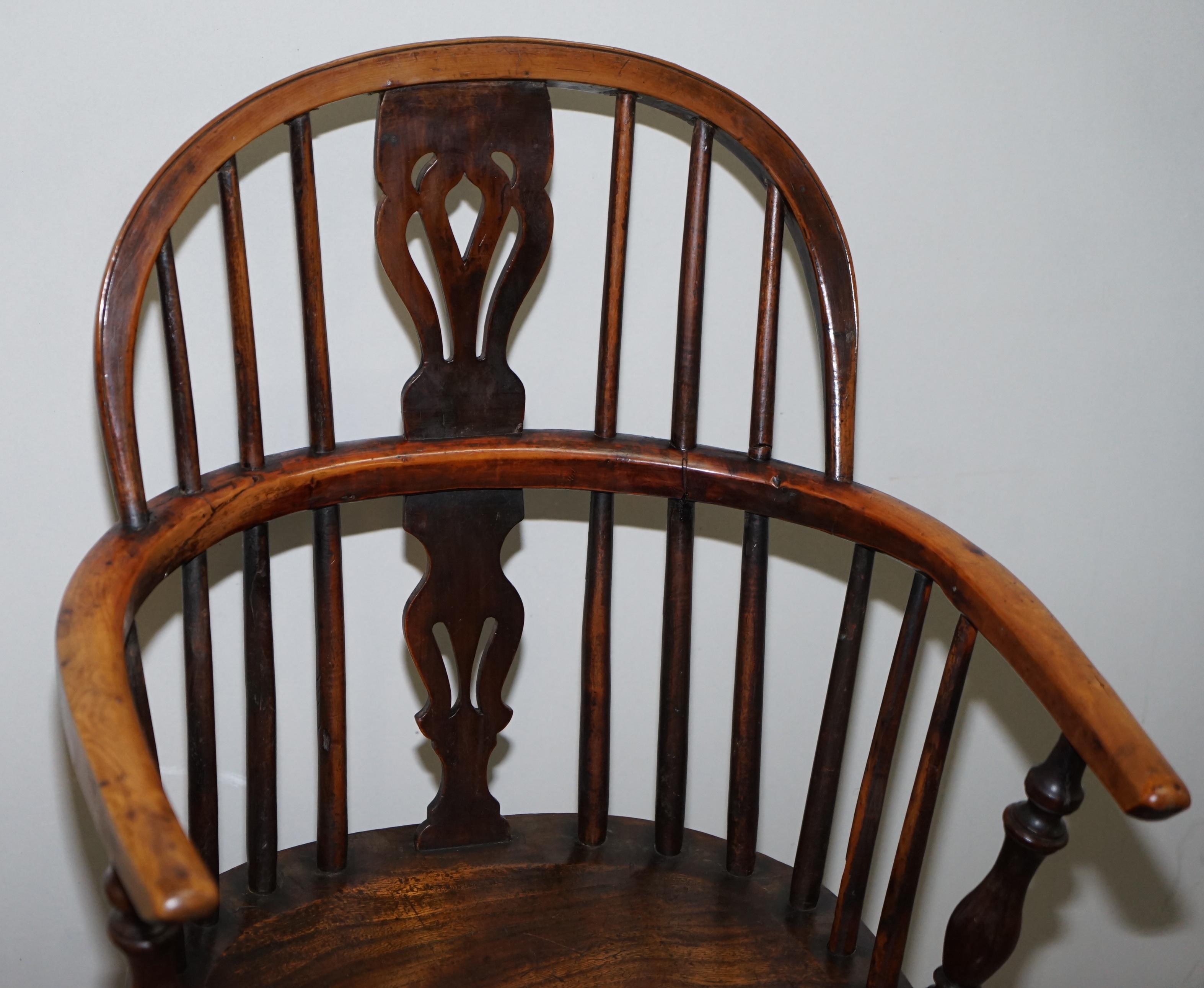 Hand-Crafted 1 of 6 Solid Elm Windsor Armchairs circa 1860 English Countryhouse Furniture For Sale