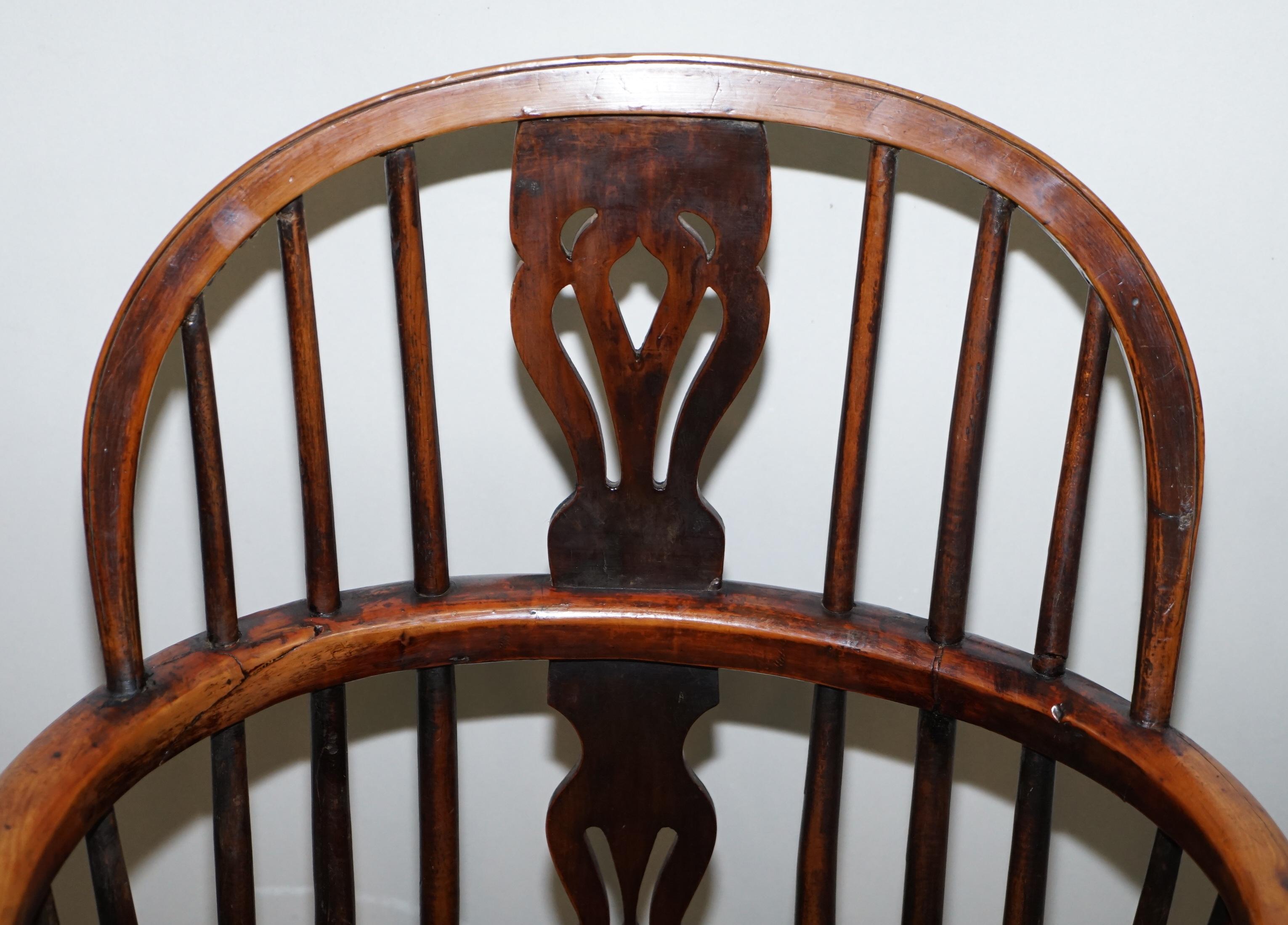 Mid-19th Century 1 of 6 Solid Elm Windsor Armchairs circa 1860 English Countryhouse Furniture For Sale