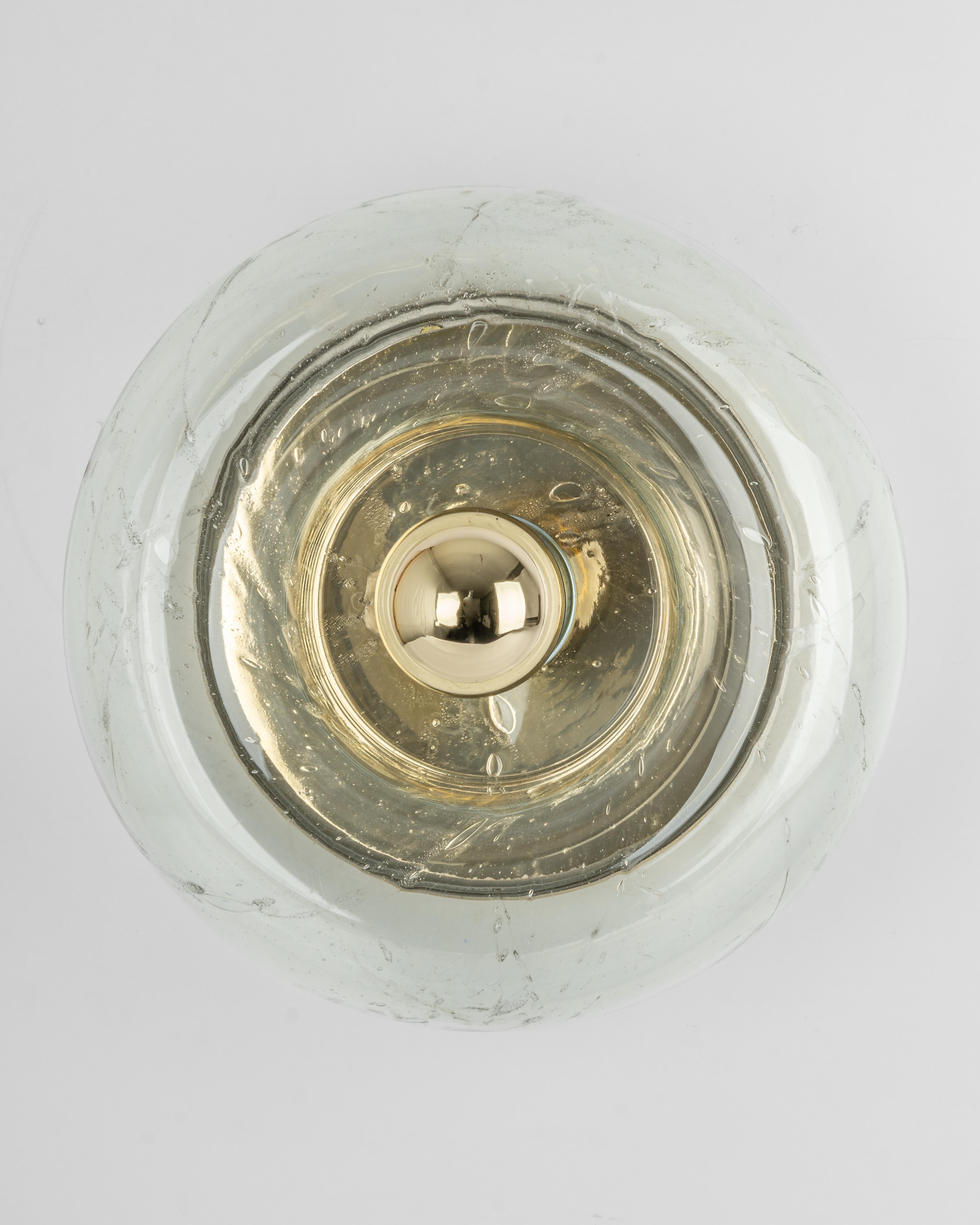 1 von 6 speziellen Wandleuchten aus klarem Glas in Nussbaumholzform von Doria, Deutschland, 1960er Jahre (Metall) im Angebot