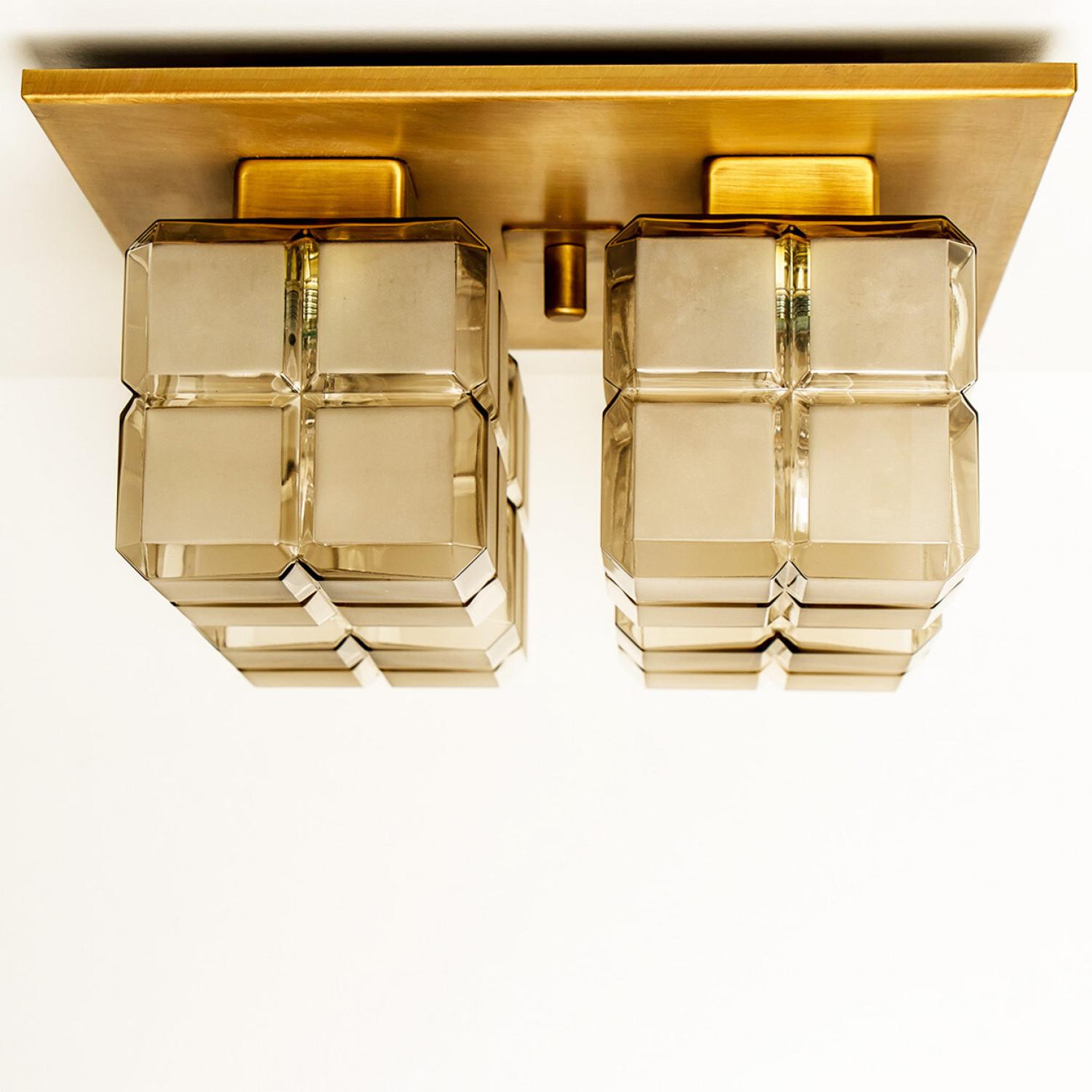 Mid-Century Modern 1 de 6 Lampes murales en verre de lait doré de forme carrée, encastrées par Glashütte en vente