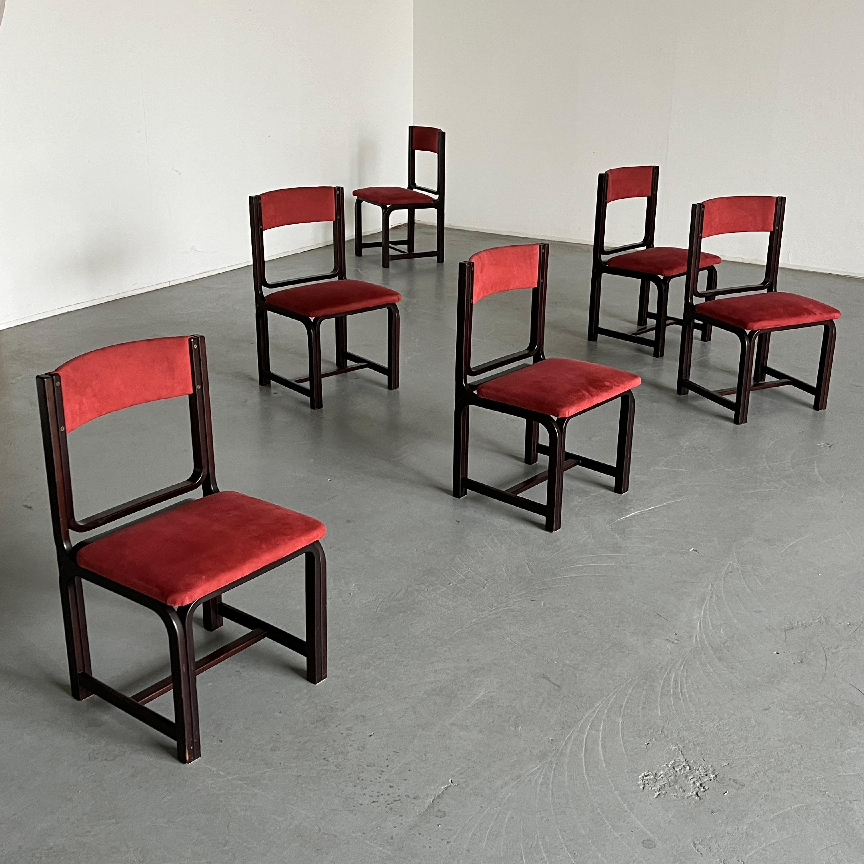 One of six vintage mid-century modern dining chairs in bourdeaux upholstery and walnut. The walnut base is laid out in a sculptural style giving the chairs a more modernist feel.

Manufactured in Italy in the 1970s.

In good vintage condition with