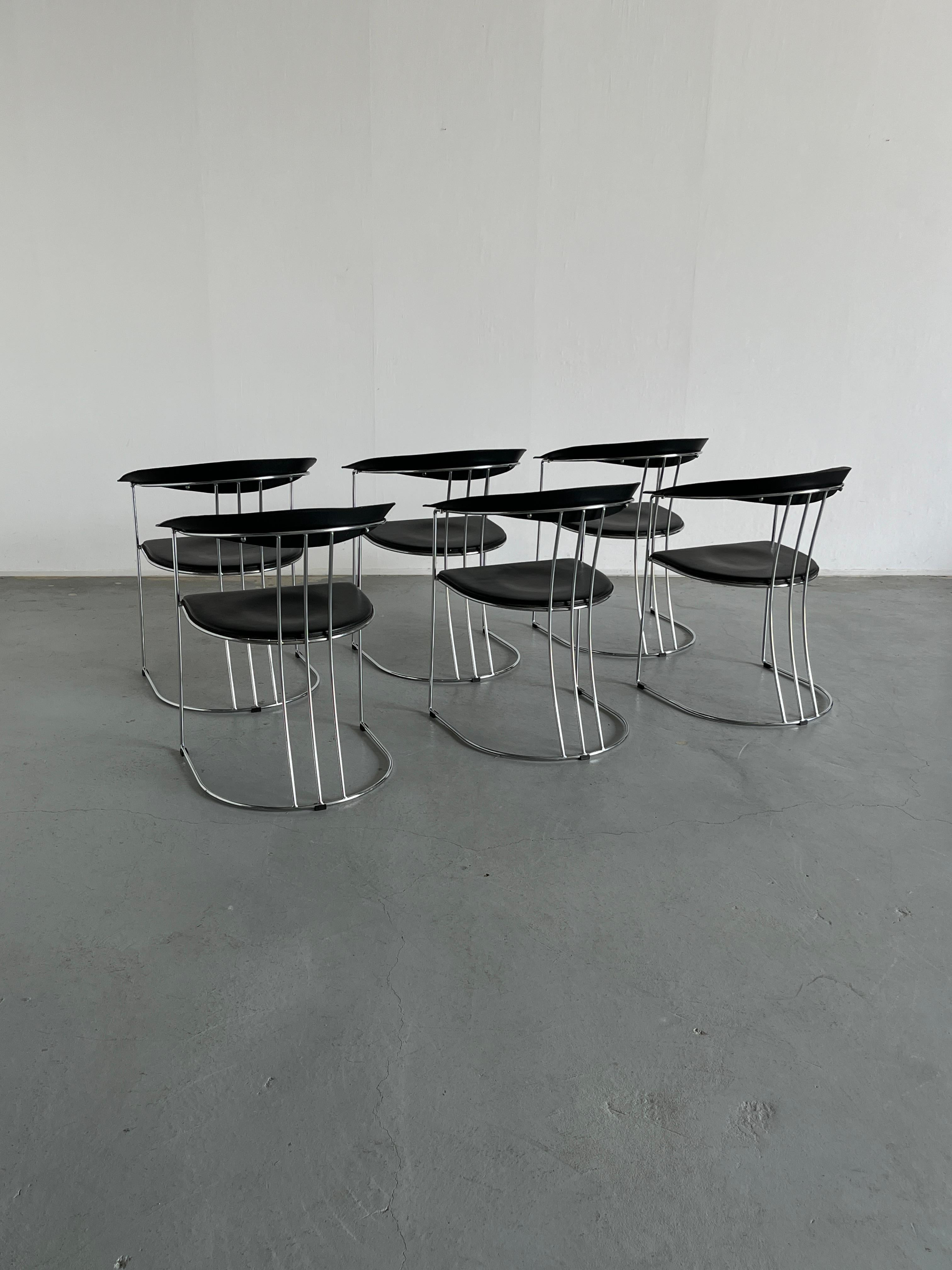 Fine XX secolo 1 di 6 sedie da pranzo postmoderne d'epoca in stile Ursula di Arrben, Italia anni '70 in vendita