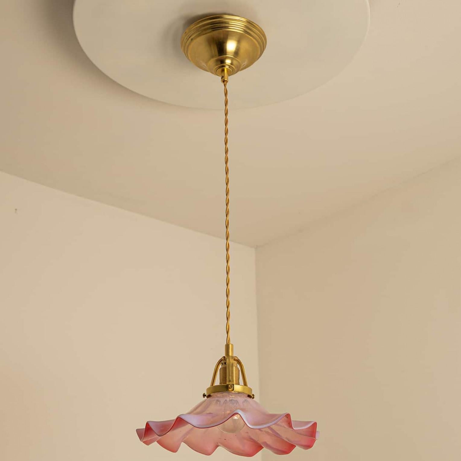1 of 7 Ciondoli in vetro soffiato a mano di Murano Art Deco increspato Rosso Rosa Bianco, 1940 in vendita 7