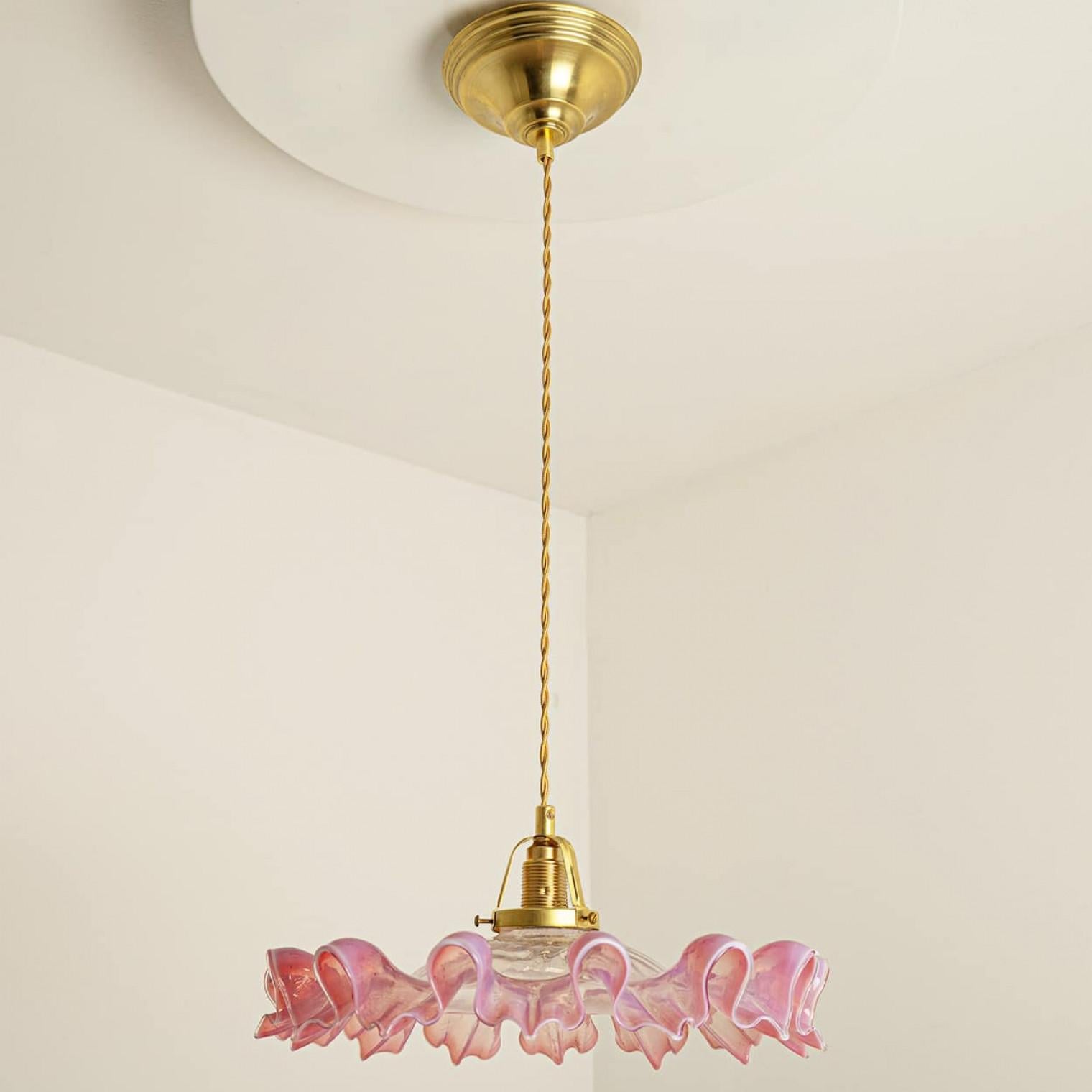 Altro 1 of 7 Ciondoli in vetro soffiato a mano di Murano Art Deco increspato Rosso Rosa Bianco, 1940 in vendita