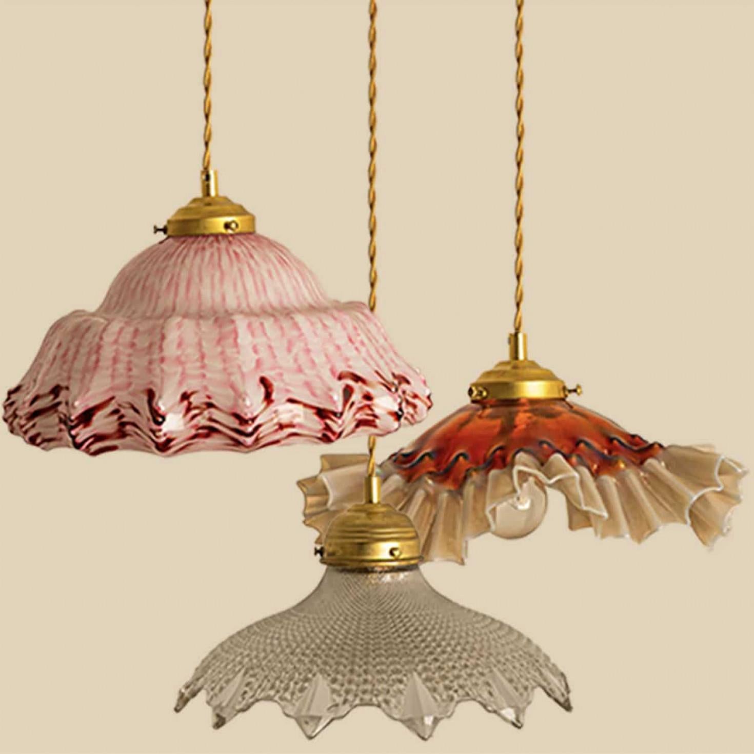 Vetro 1 of 7 Ciondoli in vetro soffiato a mano di Murano Art Deco increspato Rosso Rosa Bianco, 1940 in vendita