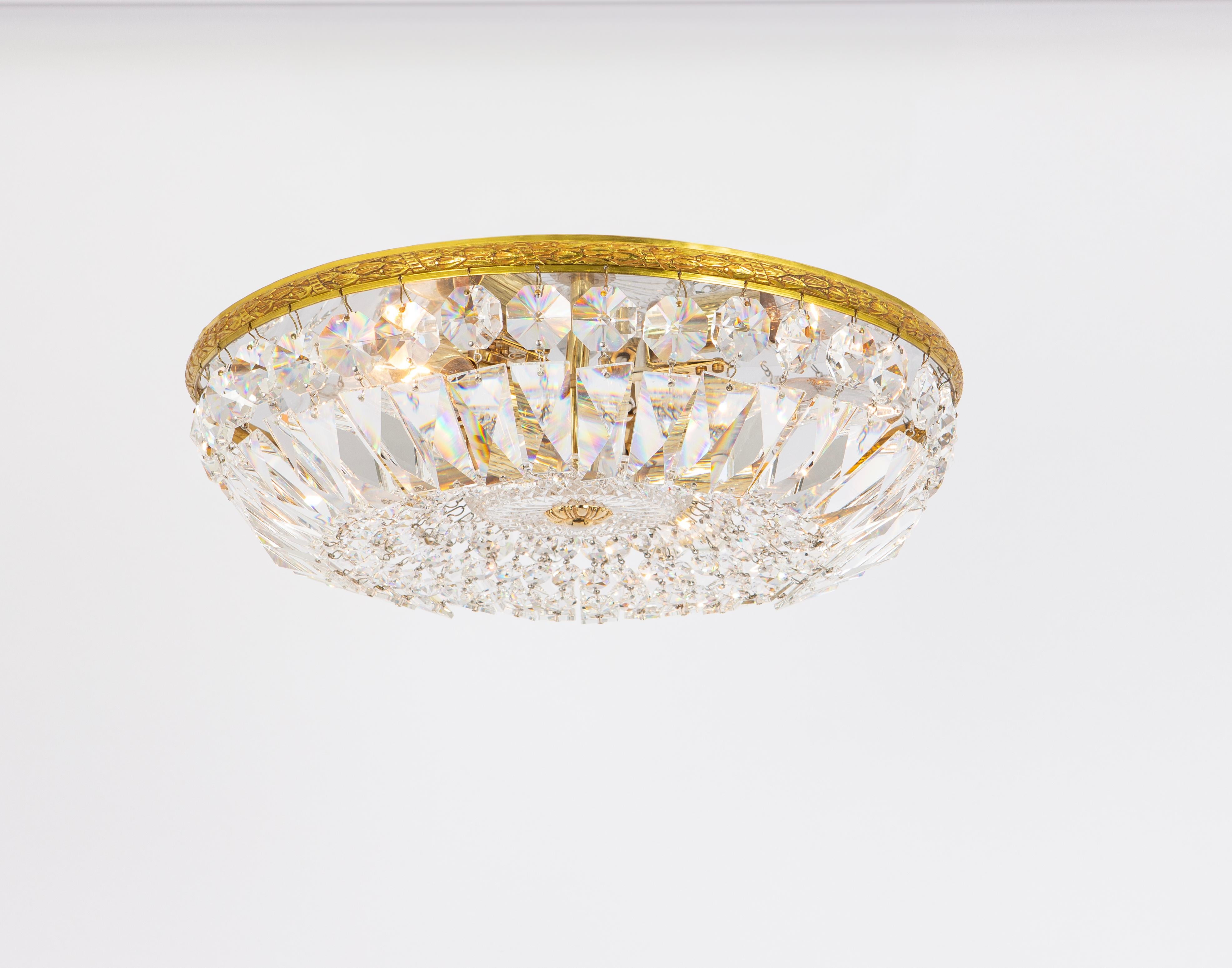 Petite Delicate floral Flush mount with crystal glass and gilded brass parts made by Palwa, Germany, 1970s. Featuring a multitude of crystal glasses.
It is an exquisite lighting fixture that combines elegance, functionality, and a touch of luxury to