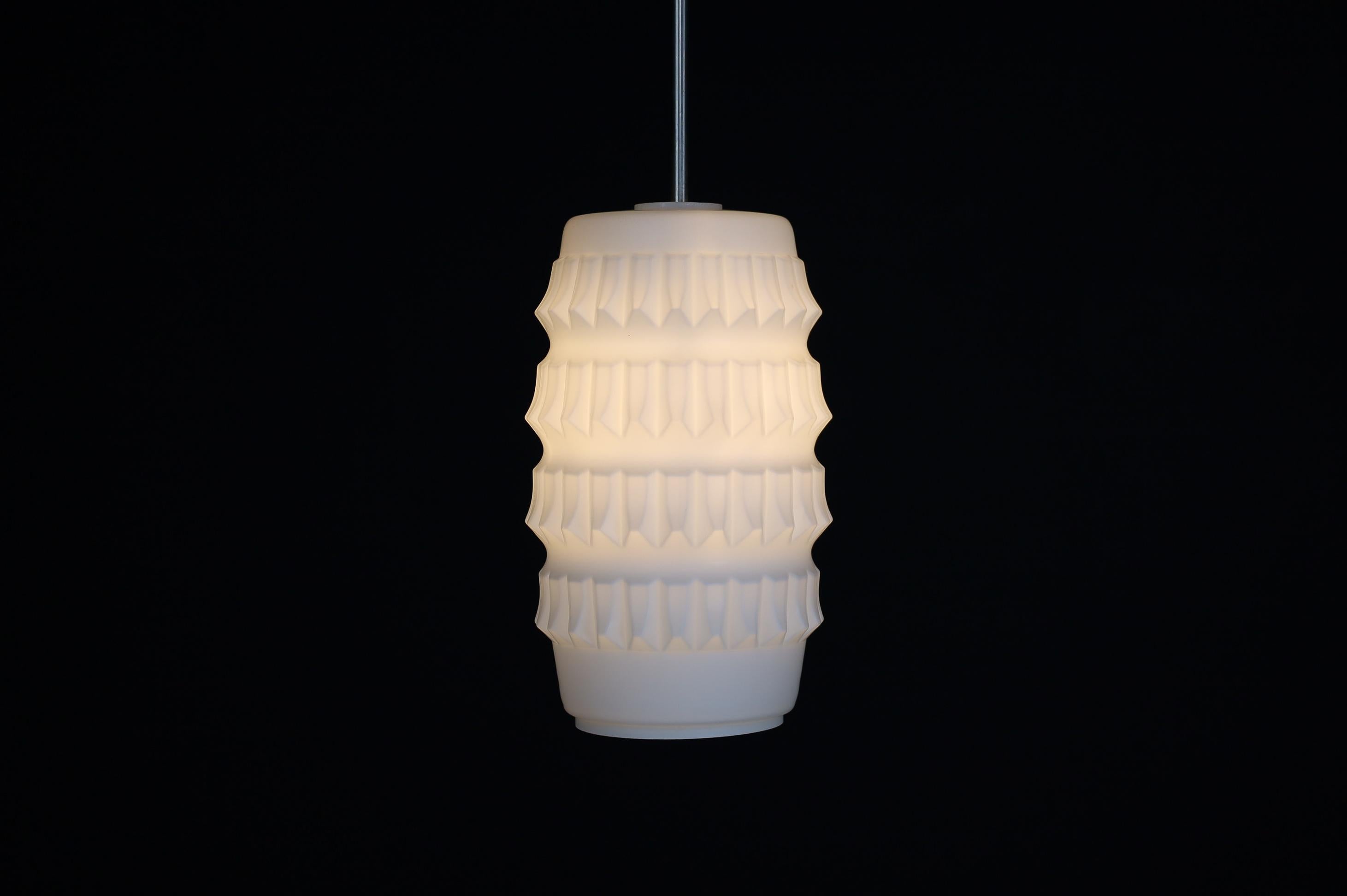 1 of 7 Modern Structured Opaline Glass Pendant, France 1960s In Good Condition For Sale In Almelo, NL