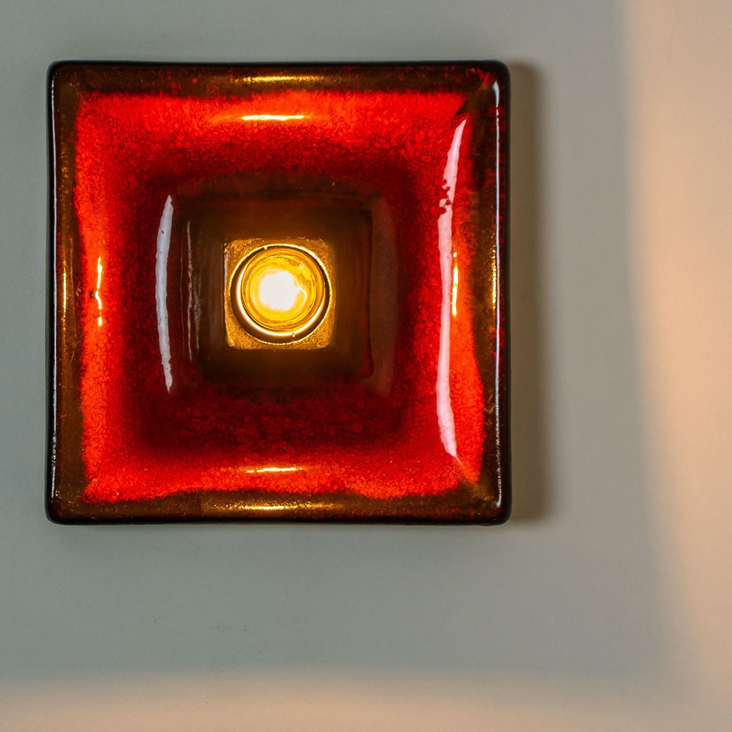 XX secolo 1 of 7 Lampade da parete quadrate in ceramica rossa e nera, Germania in vendita