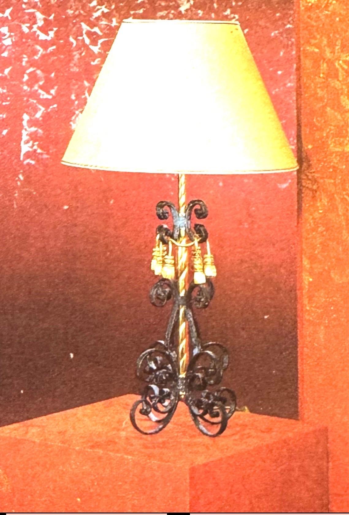 1 de 7 Lámpara de pie de hierro, latón y cristal 