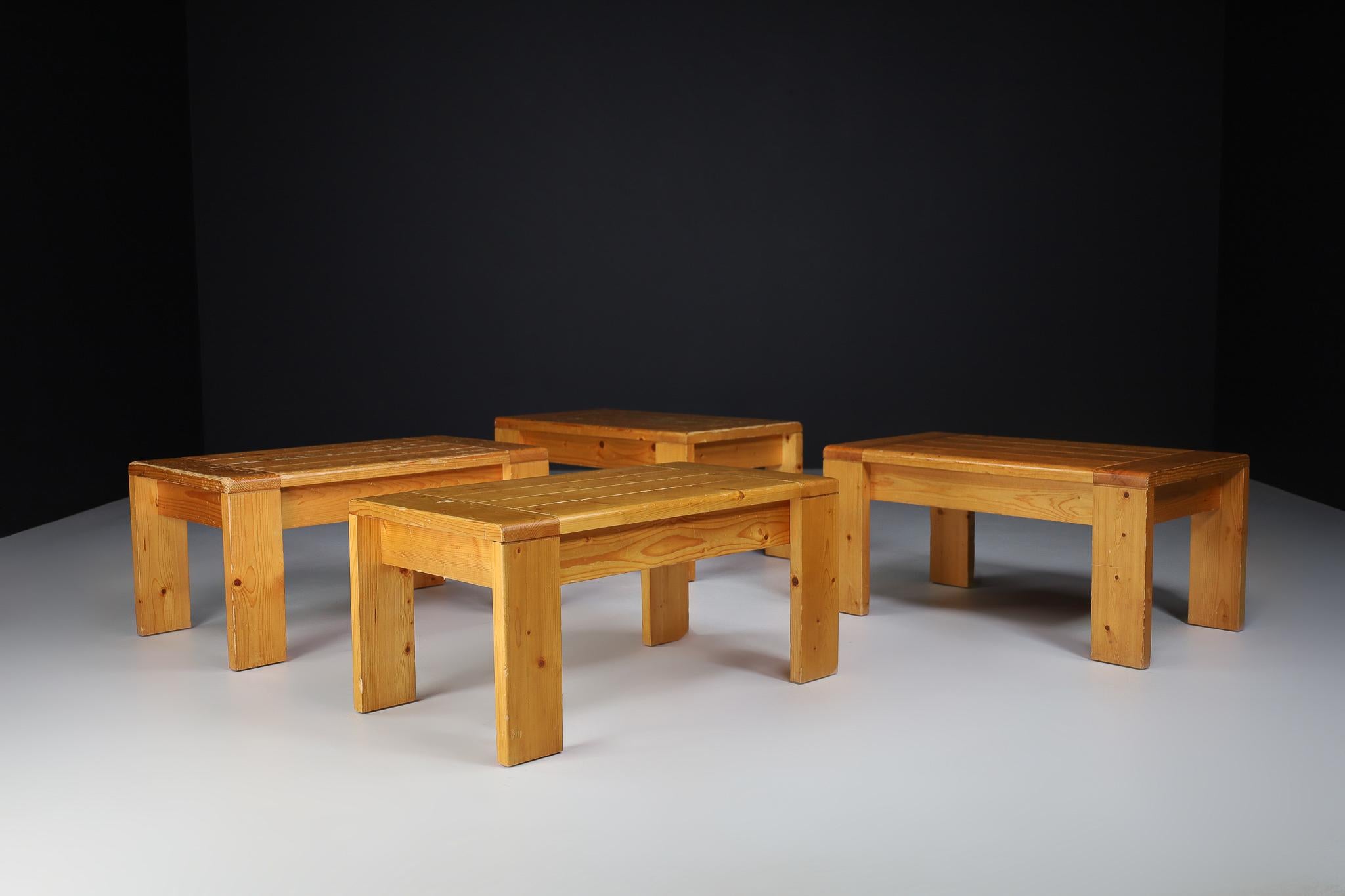 Tables basses de style Charlotte Perriand en bois de pin pour Les Arcs, France, années 1960 en vente 2