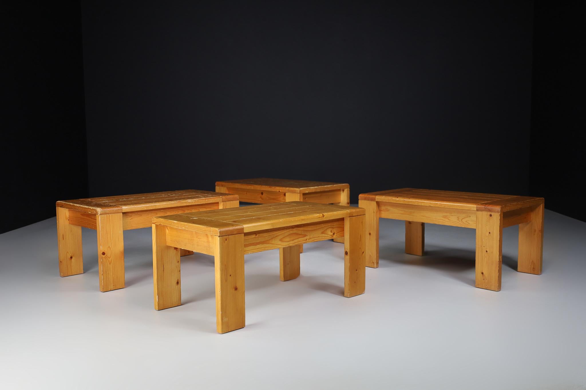 Mesas de centro estilo Charlotte Perriand en madera de pino para Les Arcs, Francia Años 60 en venta 3