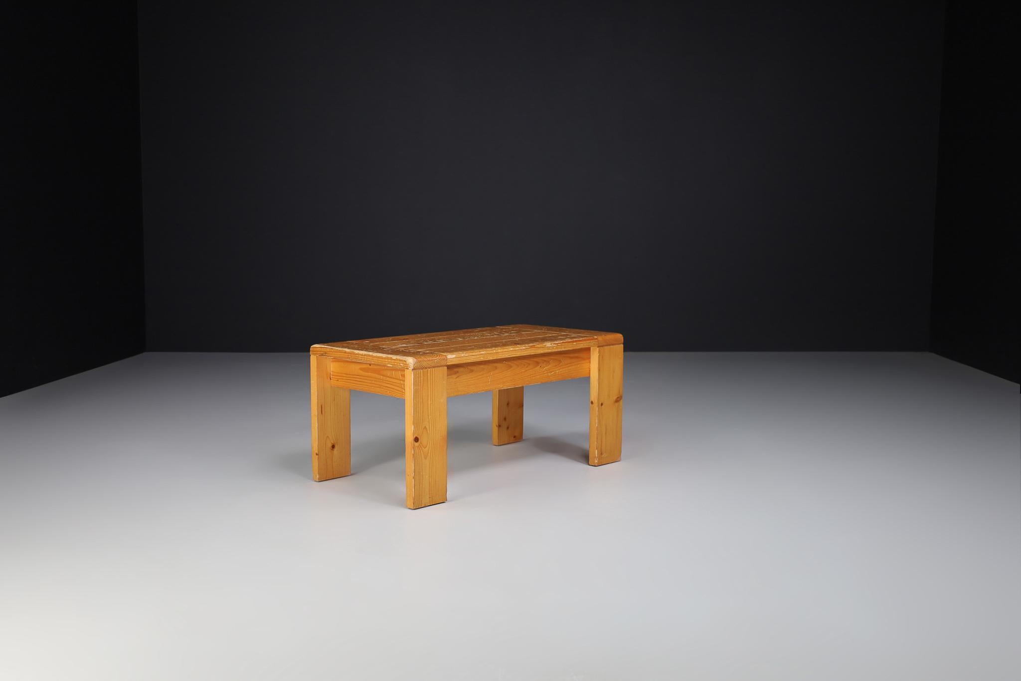 Charlotte Perriand Style Coffee Tables in Pine wood for Les Arcs, France 1960s In Good Condition For Sale In Almelo, NL