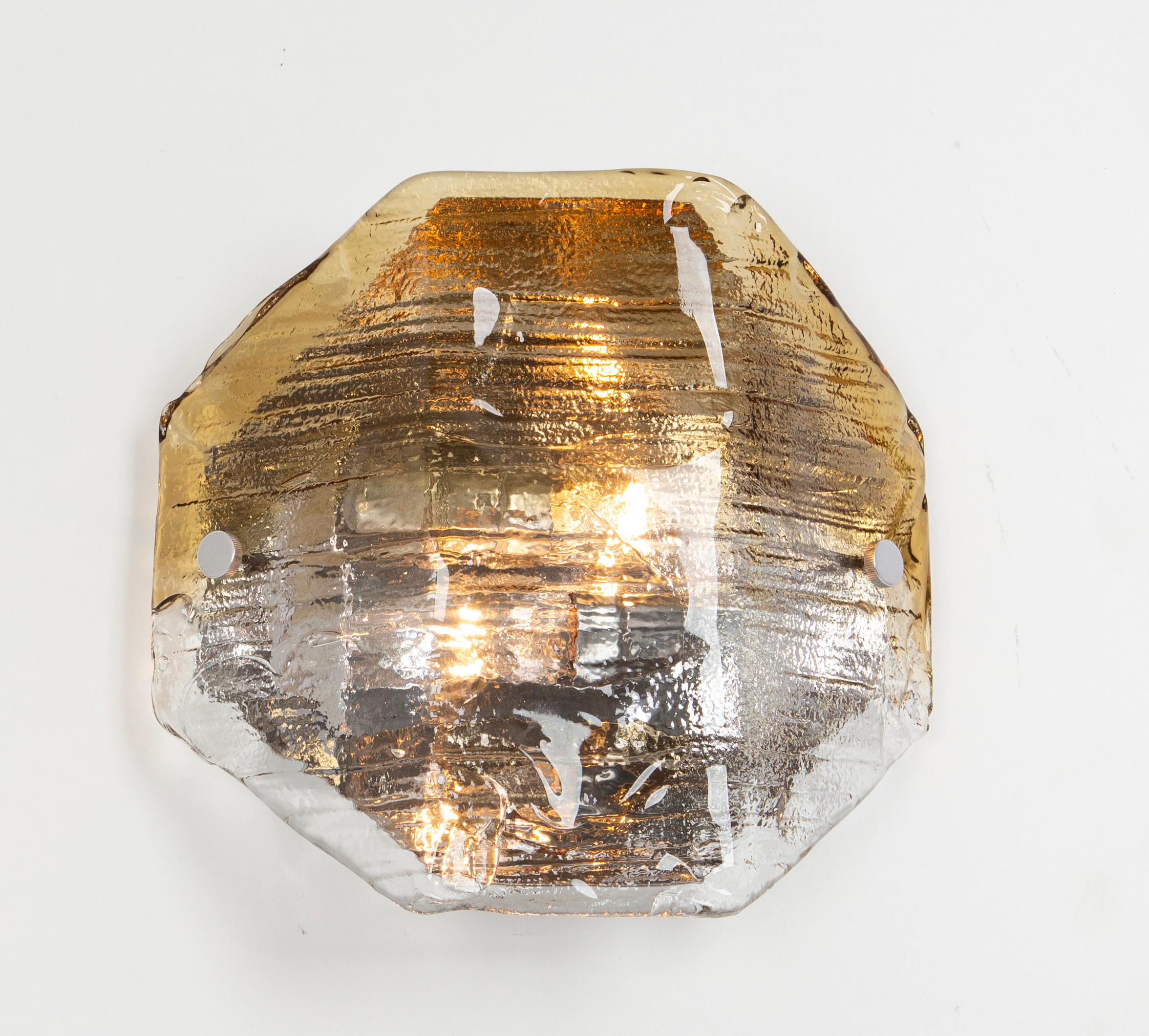 1 of 8 Large Glass Wall Light by Kalmar, Austria, 1970s Austríaco en venta